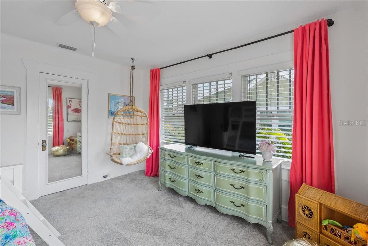 Image 31 of 53 For 235 10th Avenue Ne