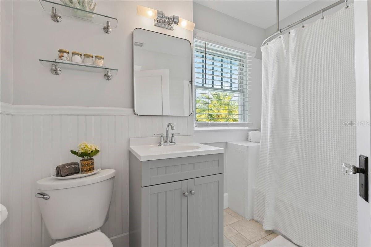 Image 34 of 53 For 235 10th Avenue Ne