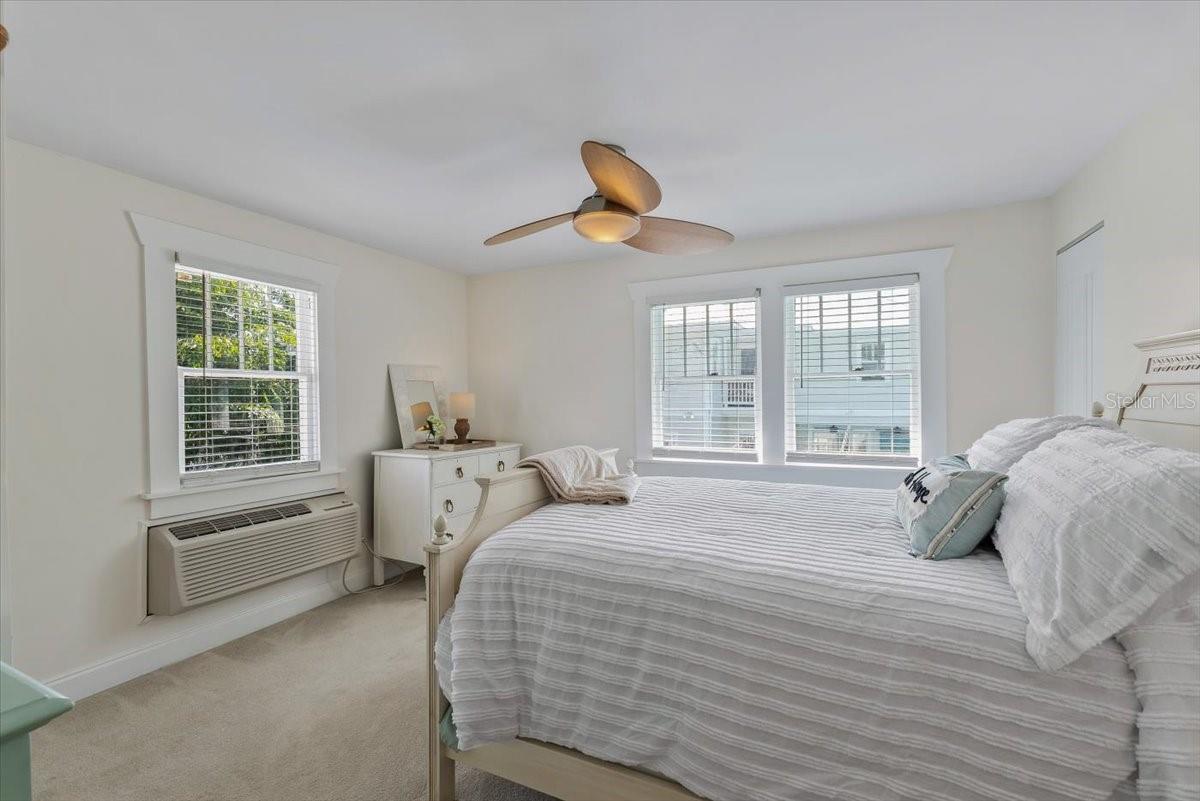 Image 42 of 53 For 235 10th Avenue Ne