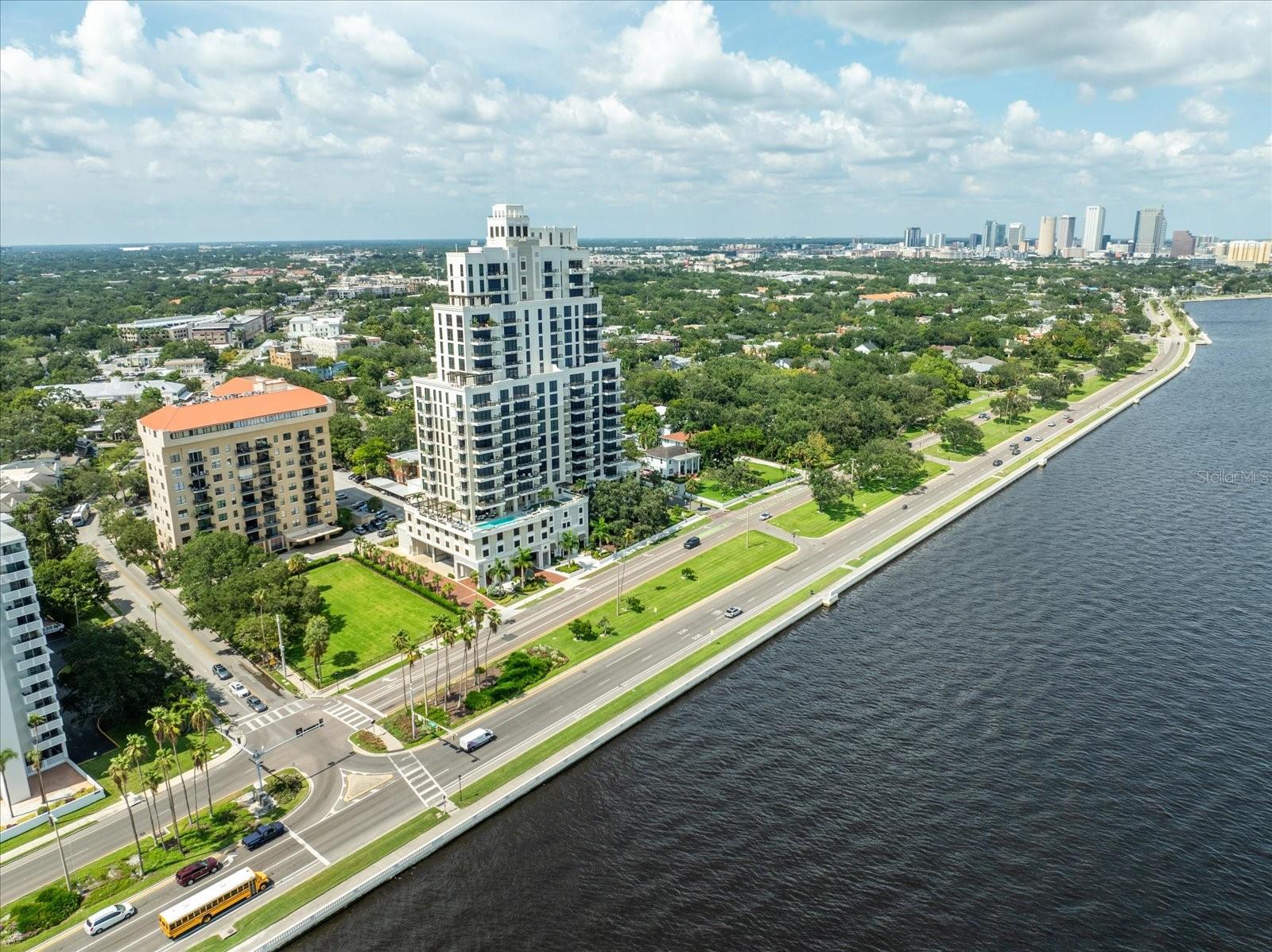 Image 11 of 39 For 2109 Bayshore Boulevard 203