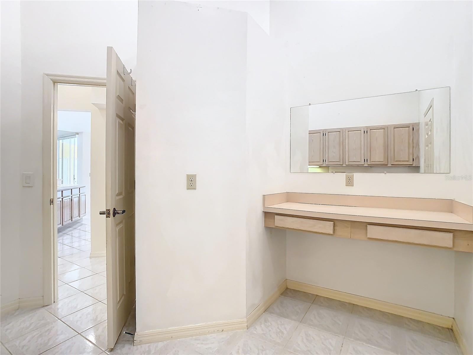 Listing photo id 57 for 2725 Onizuka Court