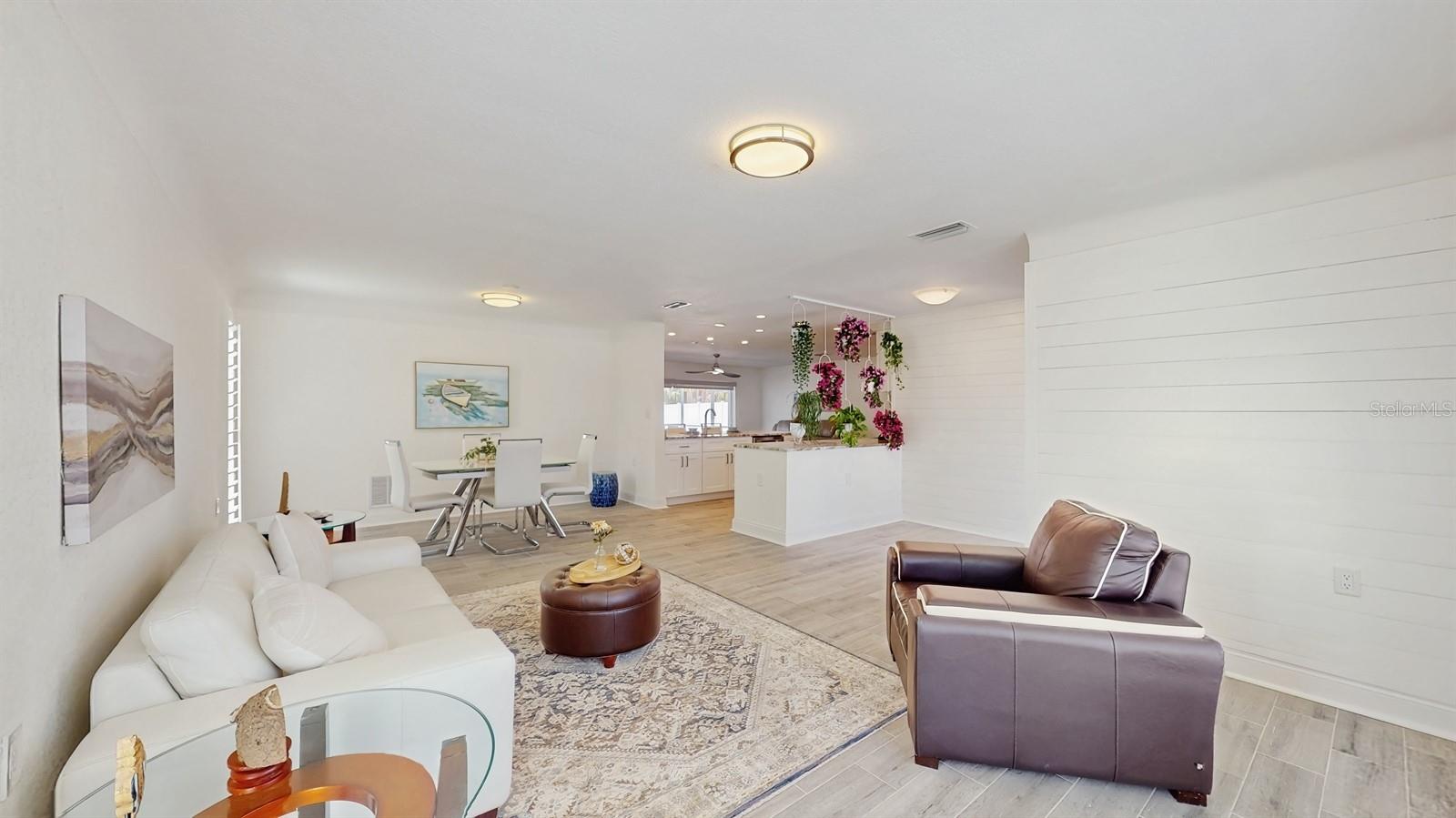 Listing photo id 3 for 2504 Bayshore Drive