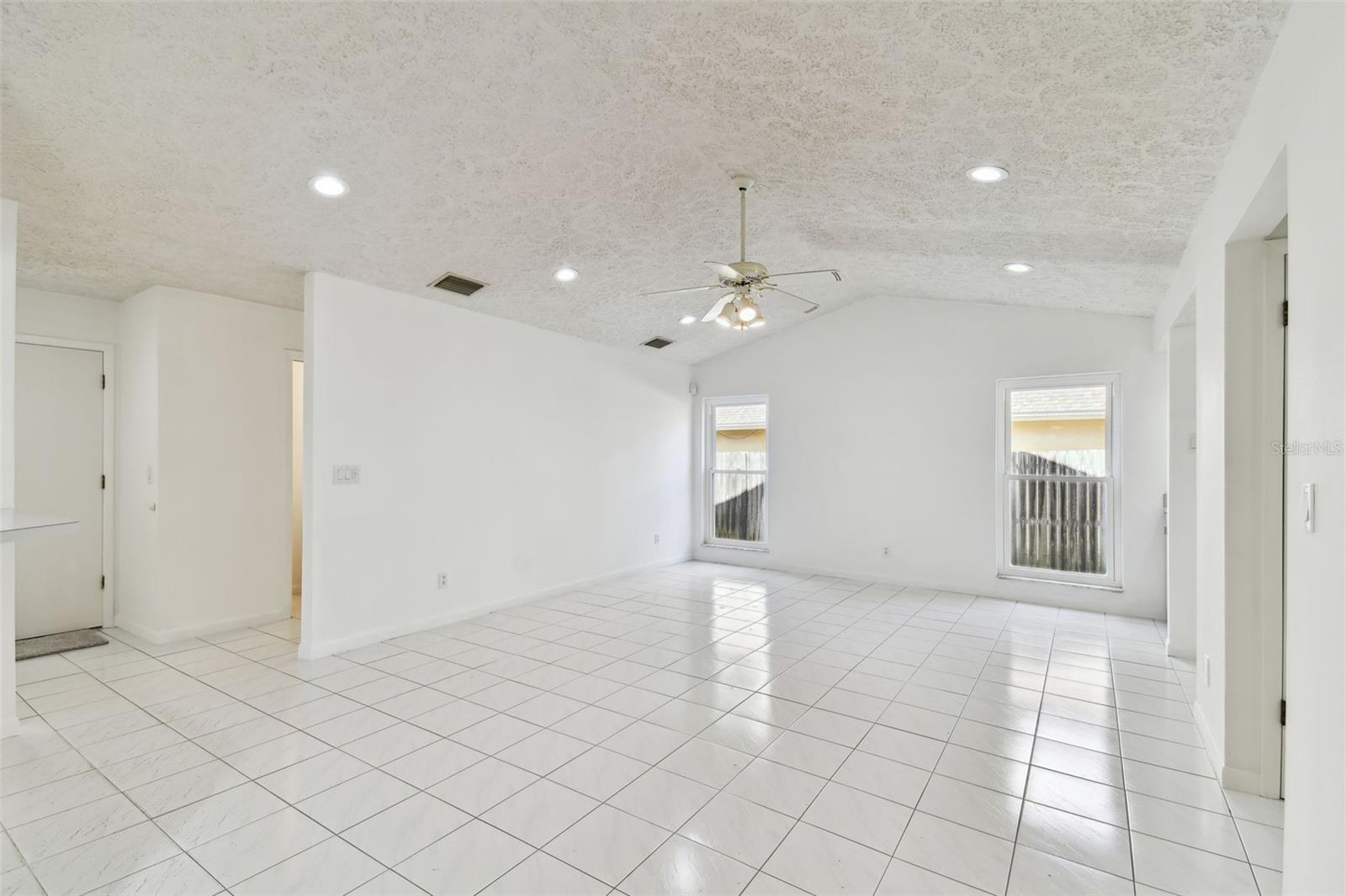 Image 11 of 52 For 4735 Foxshire Circle
