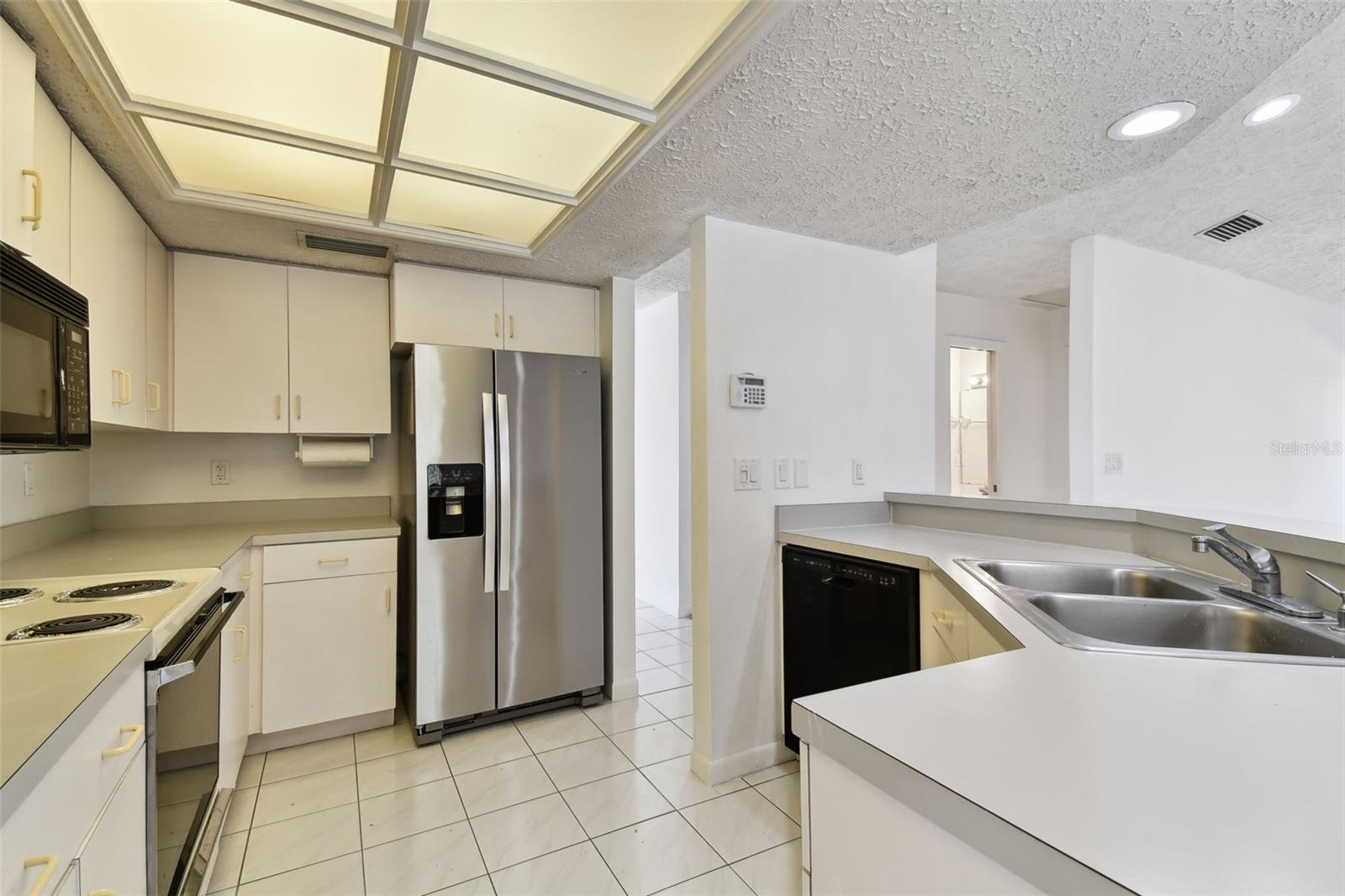 Image 14 of 52 For 4735 Foxshire Circle