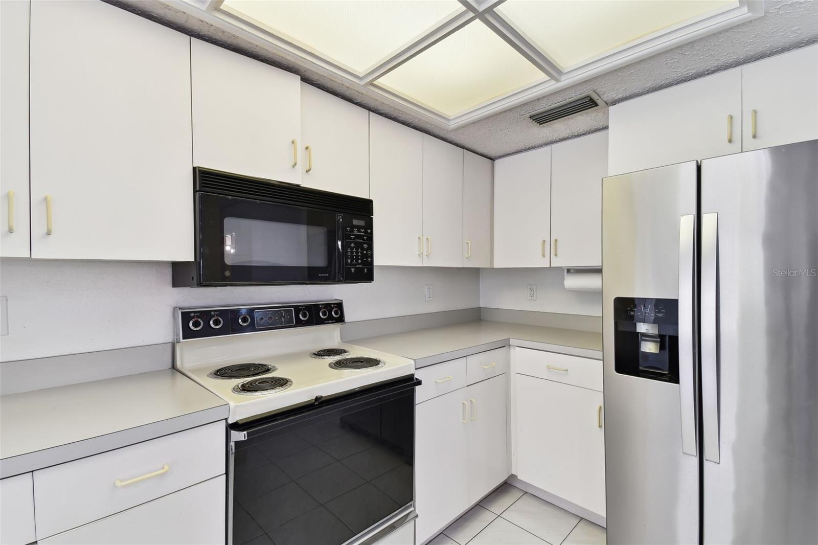 Image 15 of 52 For 4735 Foxshire Circle