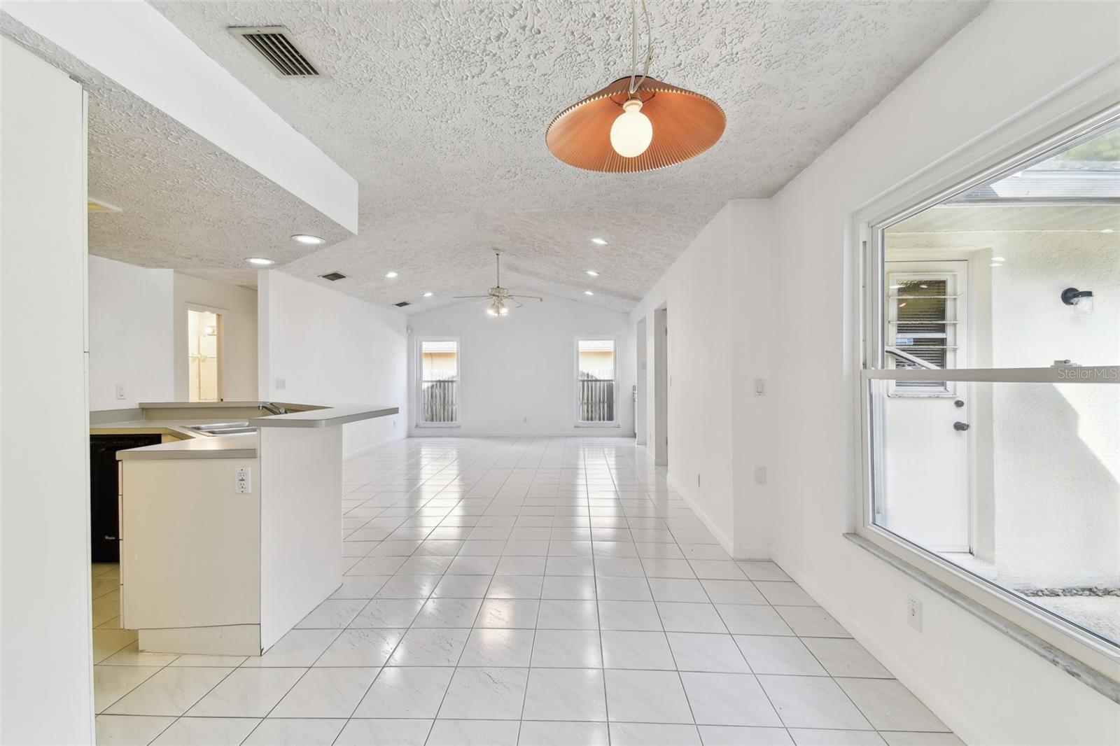 Image 16 of 52 For 4735 Foxshire Circle