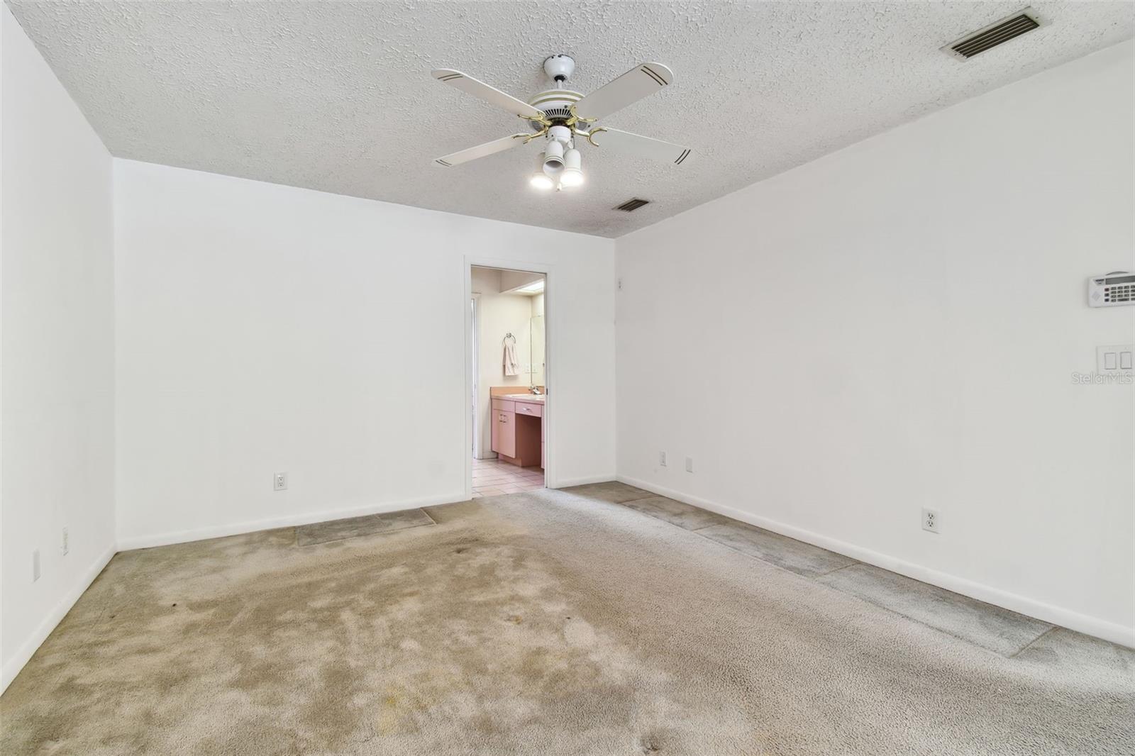 Image 18 of 52 For 4735 Foxshire Circle