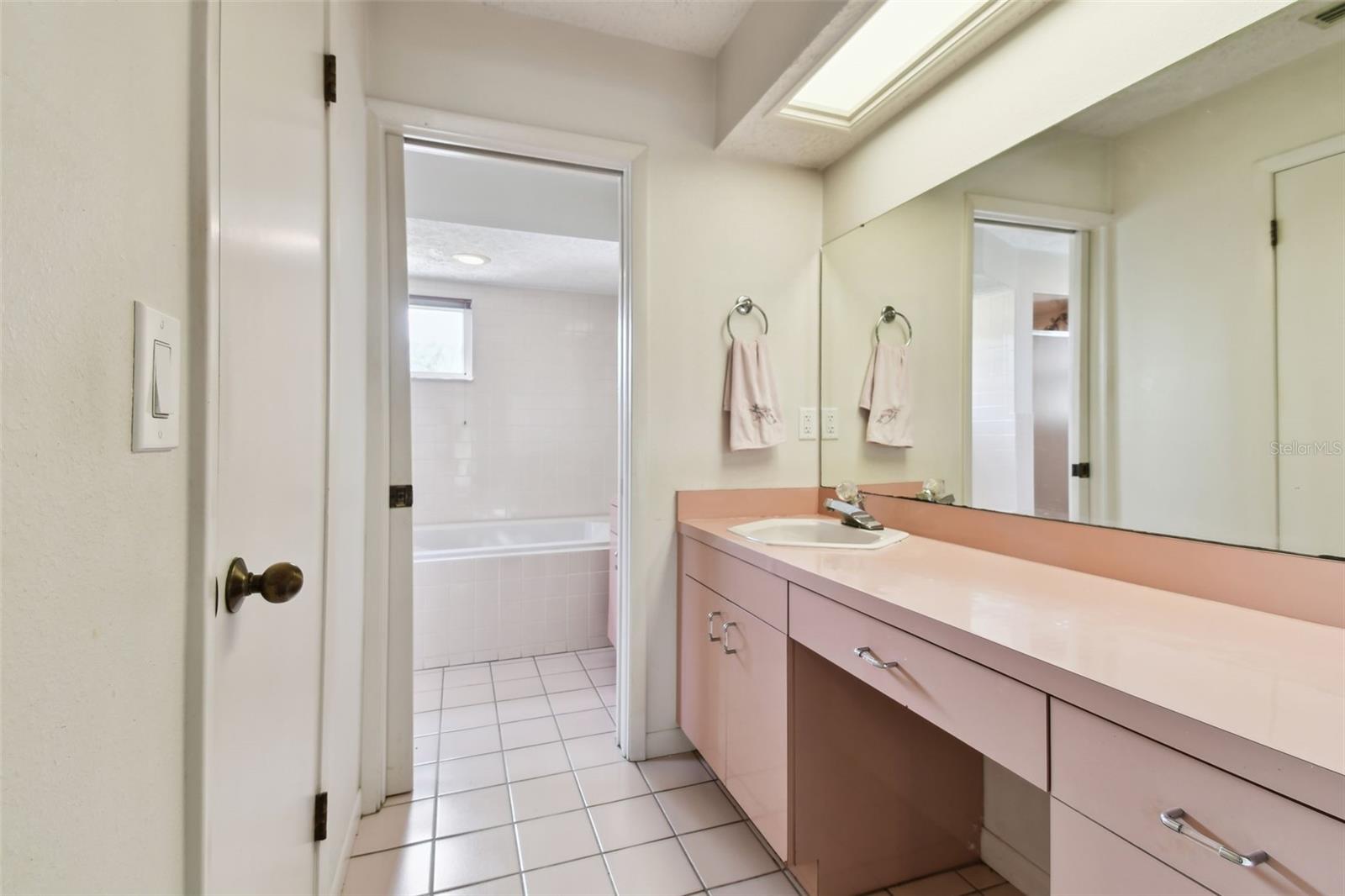 Image 19 of 52 For 4735 Foxshire Circle