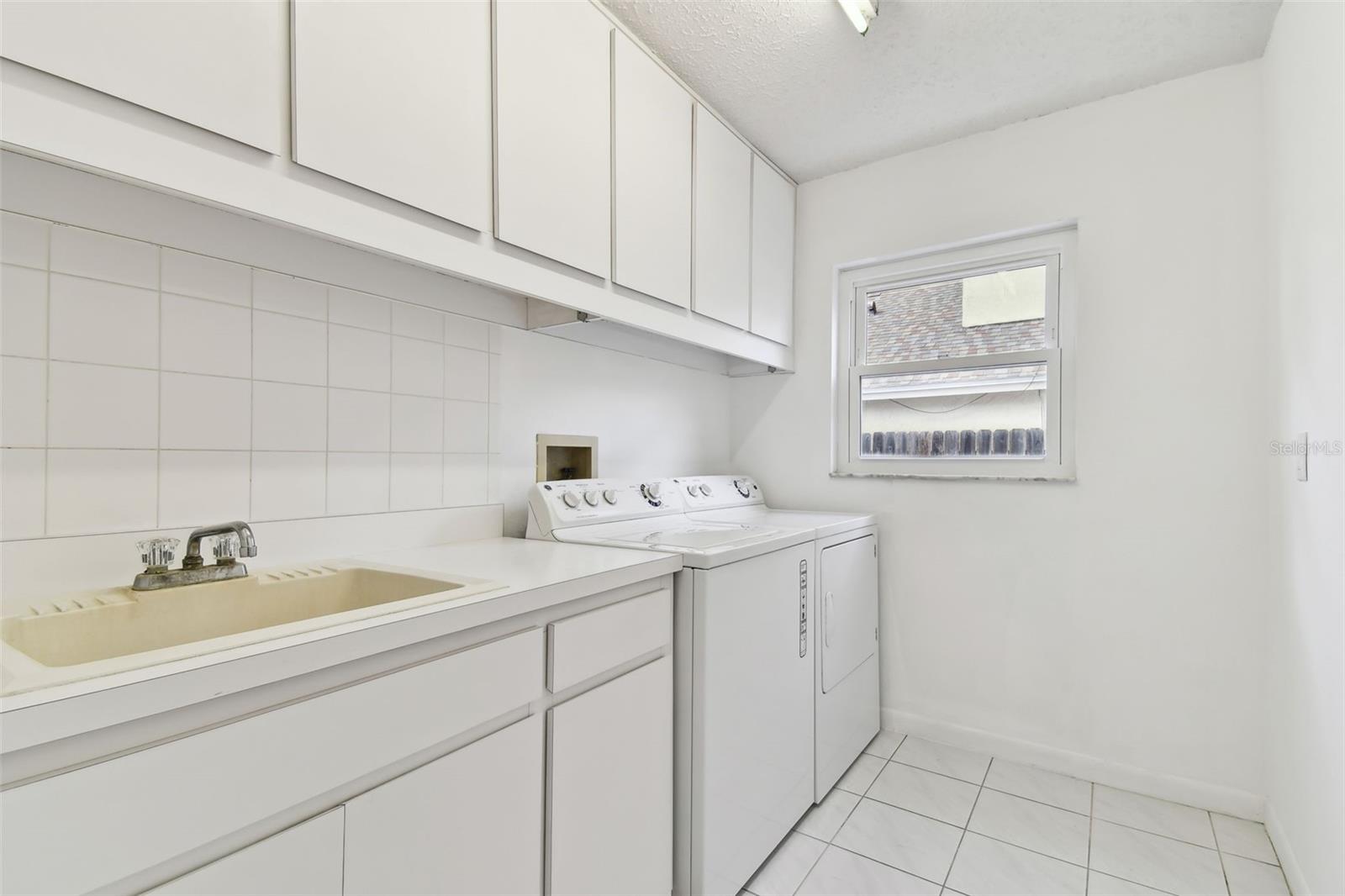 Image 31 of 52 For 4735 Foxshire Circle
