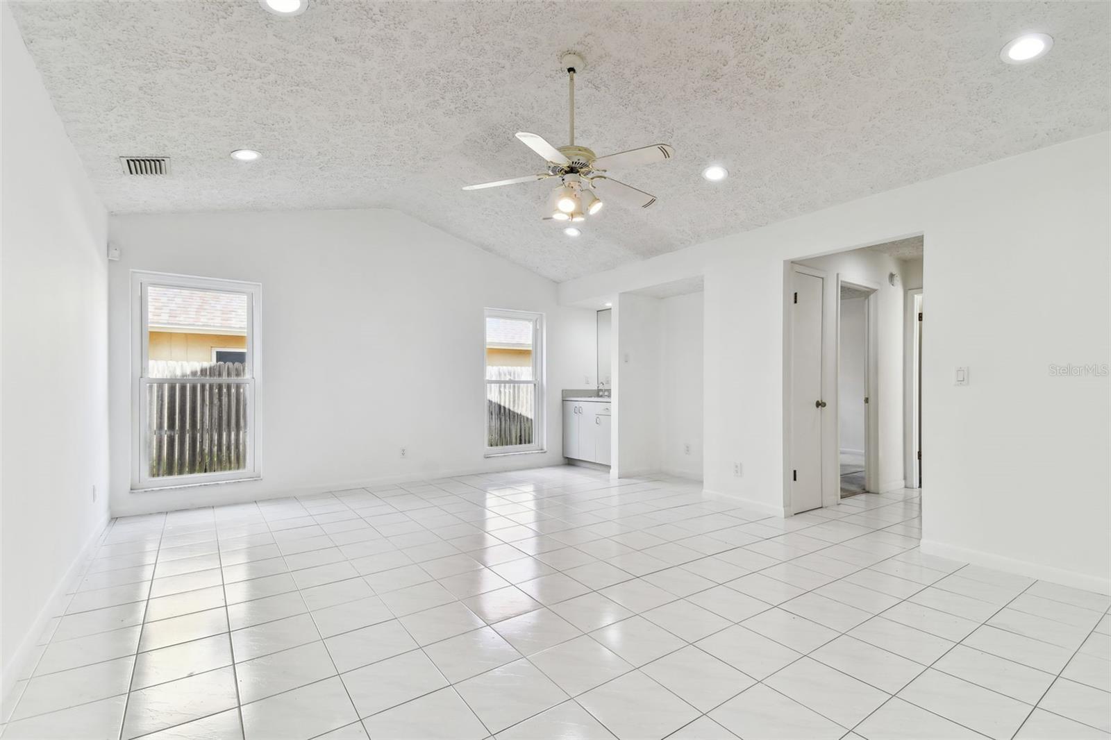Image 8 of 52 For 4735 Foxshire Circle