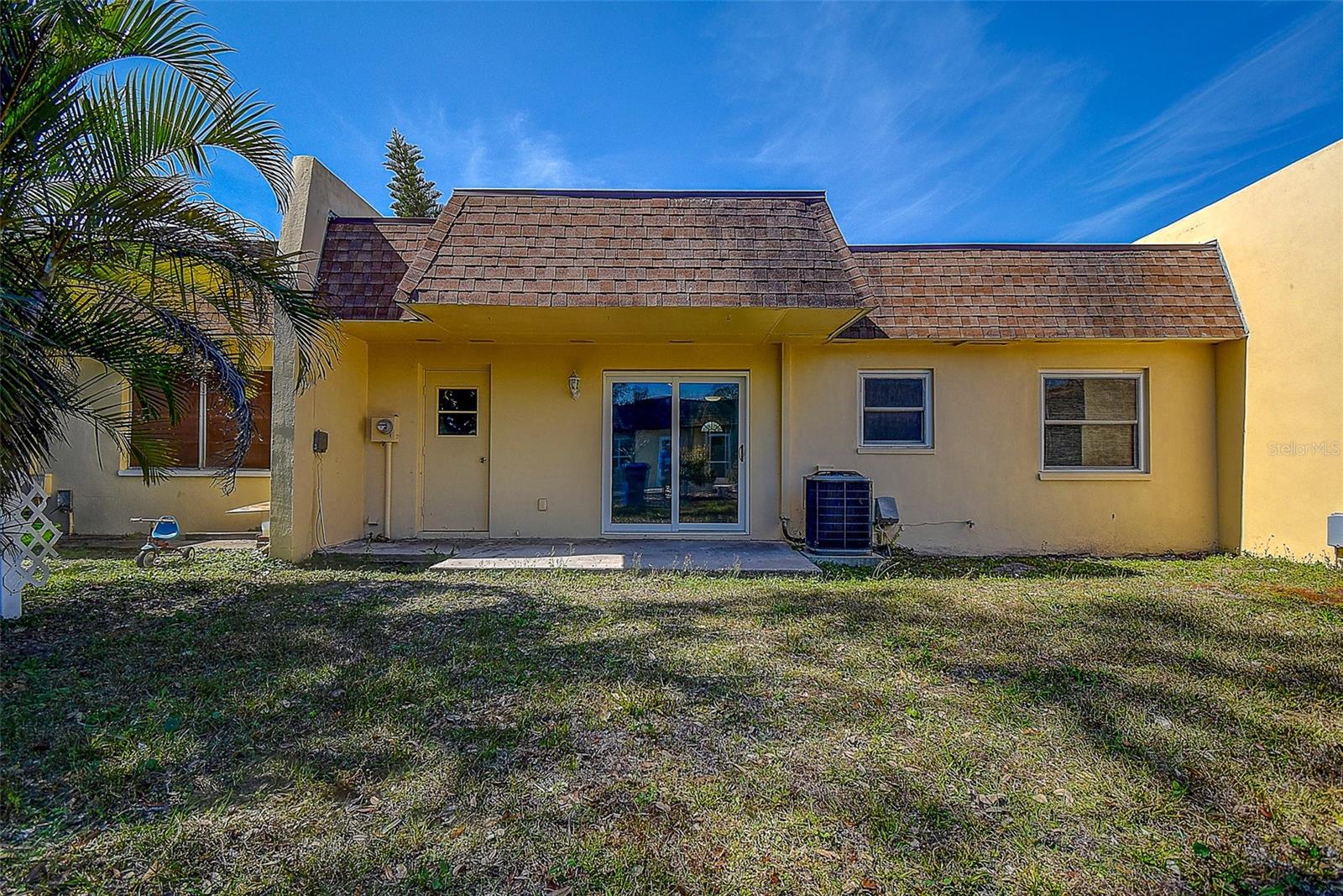 Listing photo id 26 for 9989 85th Street