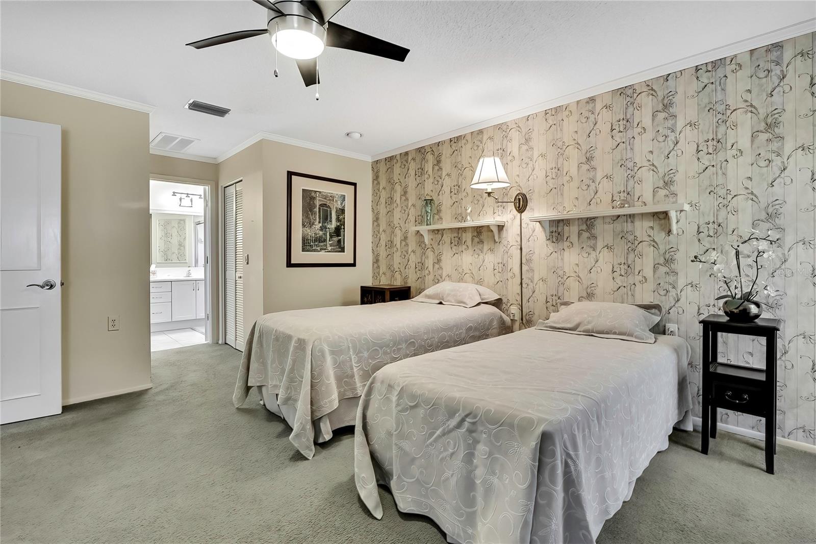 Image 24 of 41 For 8045 Sugarbush Drive