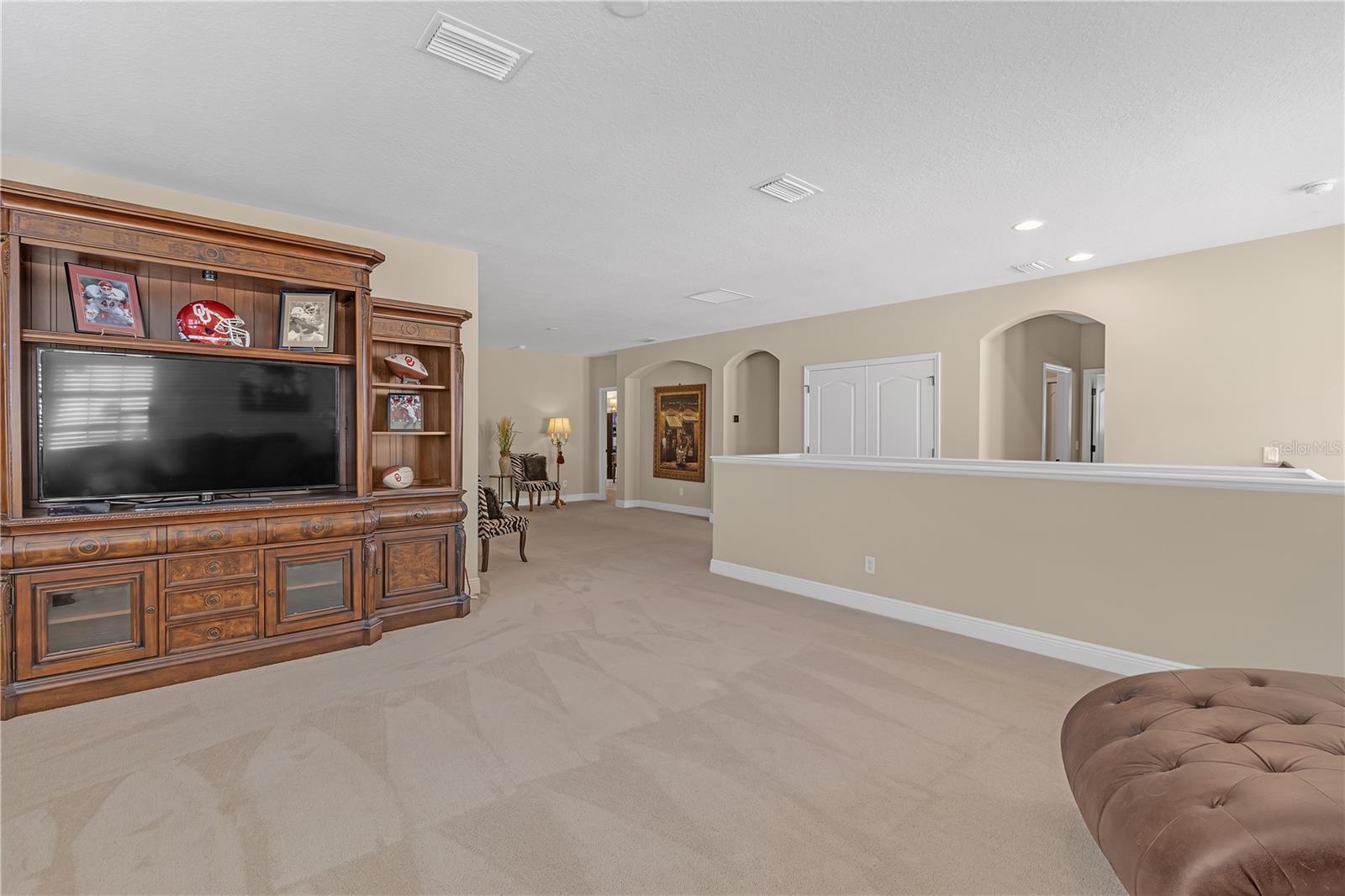 Listing photo id 31 for 8414 Eagle Brook Drive