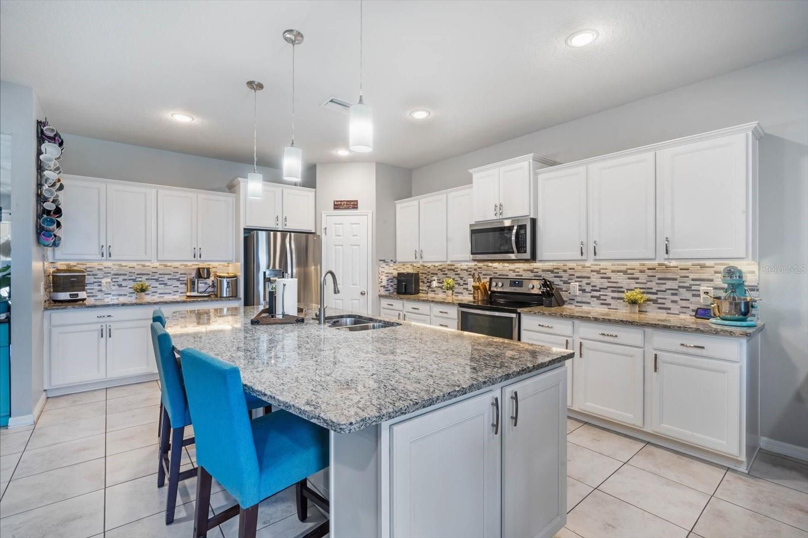 Listing photo id 2 for 1516 Glen Alpine Place