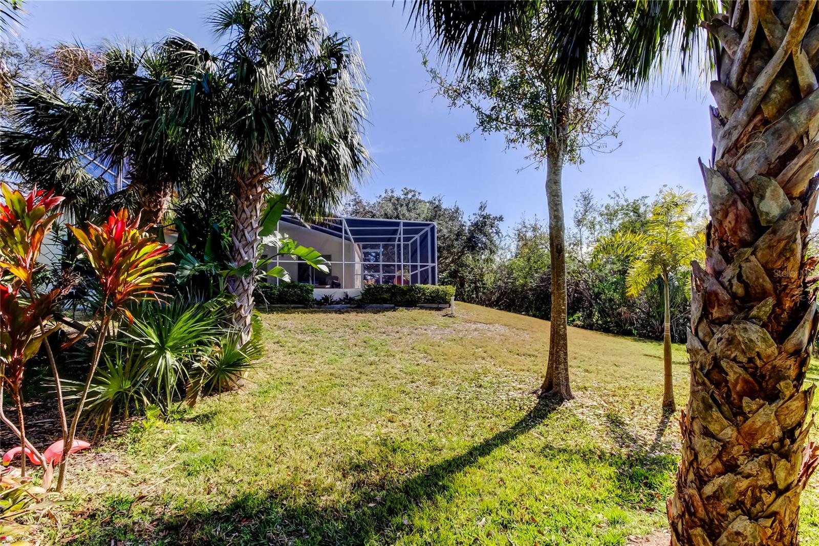 Listing photo id 26 for 701 Lighthouse Drive