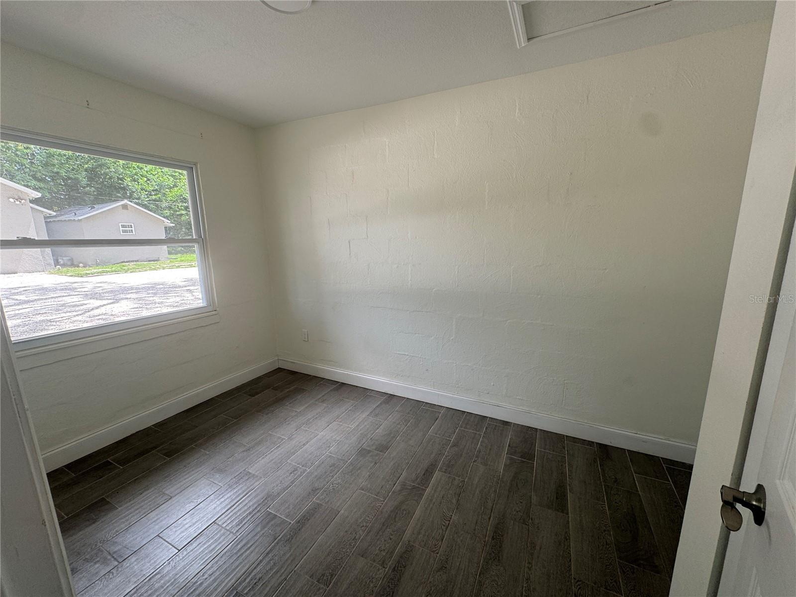 Image 11 of 20 For 1529 Sadlon Avenue