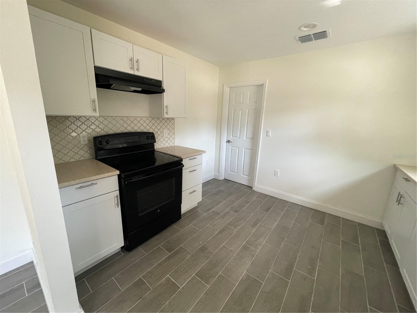 Image 13 of 20 For 1529 Sadlon Avenue