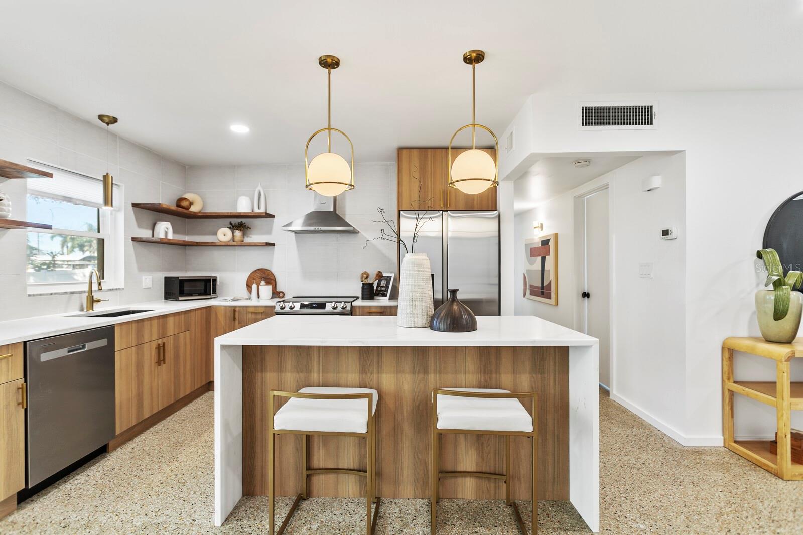 Listing photo id 10 for 8704 Thornwood Lane