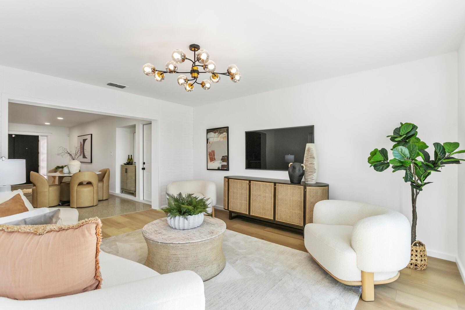 Listing photo id 13 for 8704 Thornwood Lane