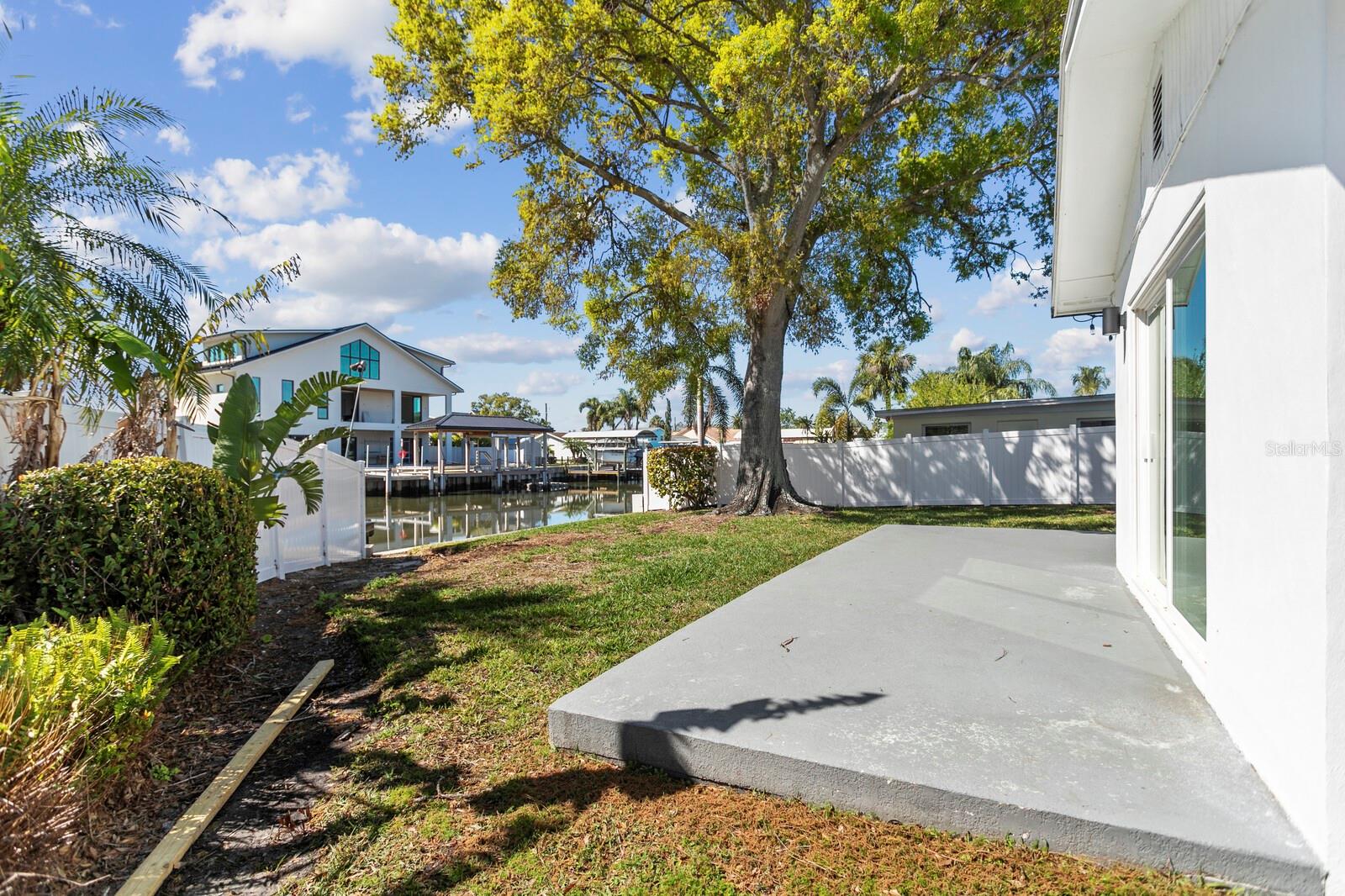 Listing photo id 1 for 8704 Thornwood Lane