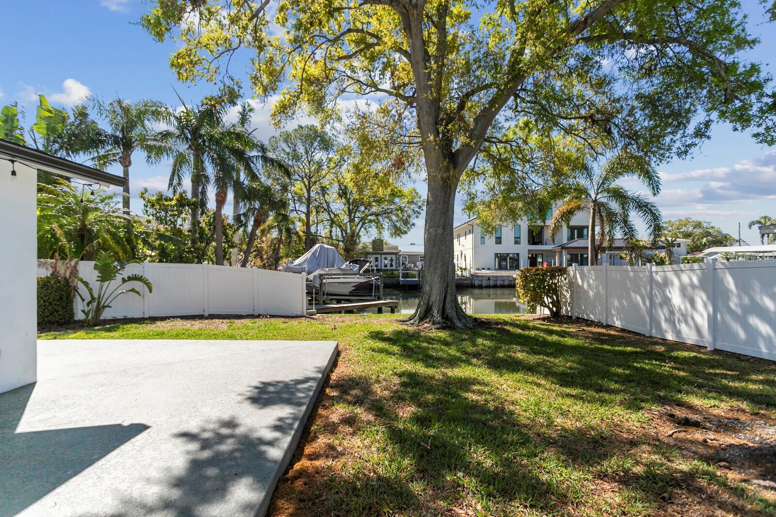 Listing photo id 38 for 8704 Thornwood Lane