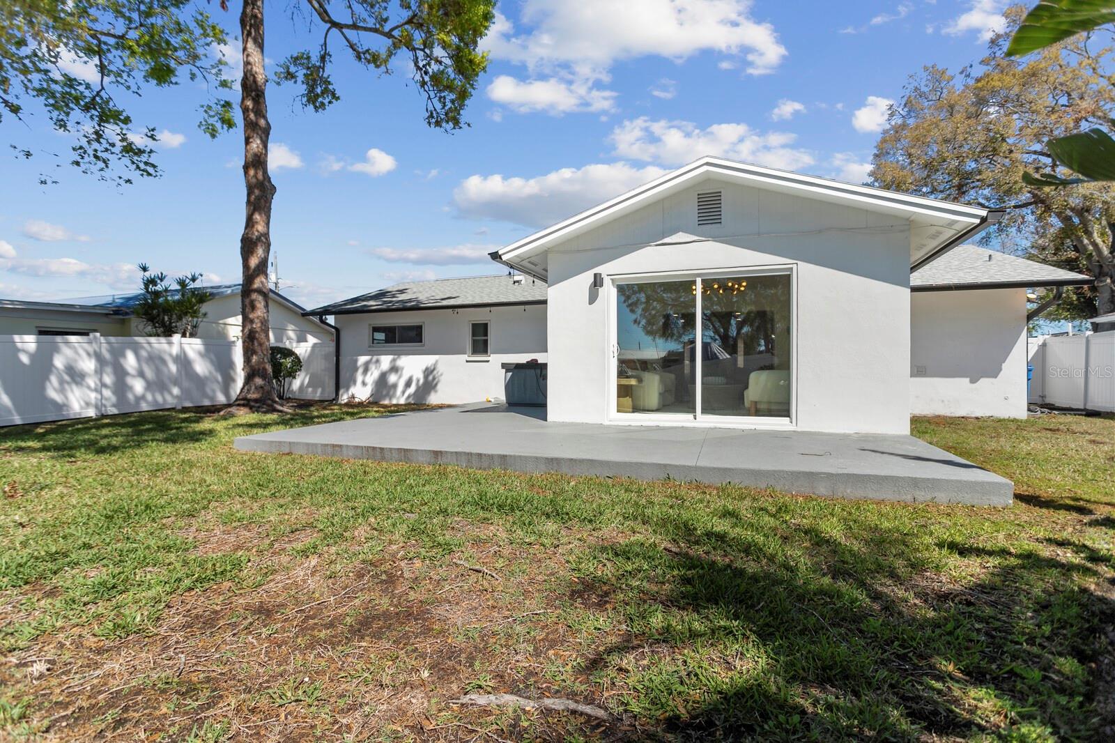 Listing photo id 39 for 8704 Thornwood Lane