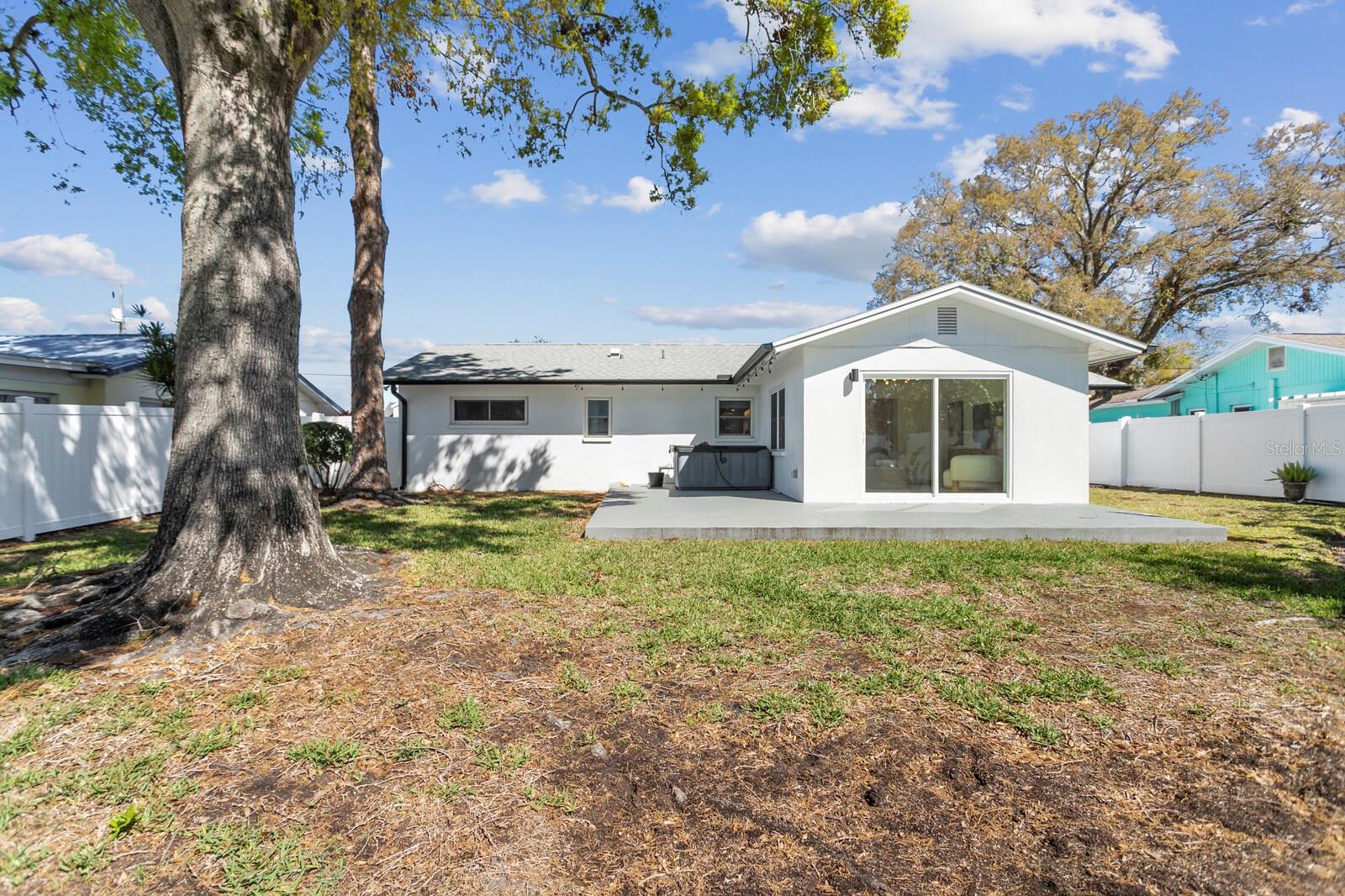 Listing photo id 41 for 8704 Thornwood Lane