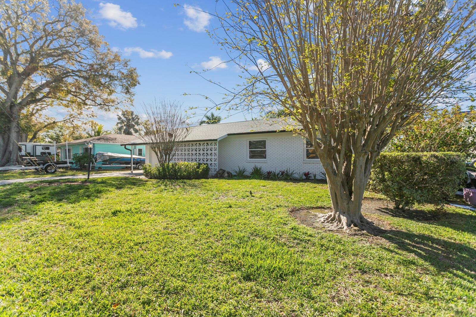 Listing photo id 42 for 8704 Thornwood Lane