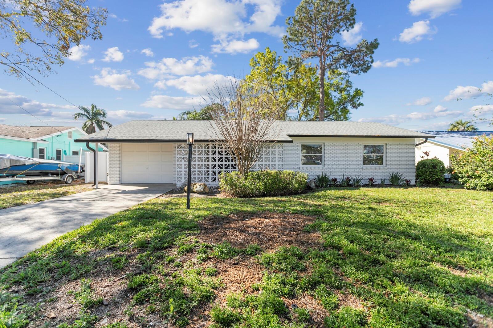 Listing photo id 43 for 8704 Thornwood Lane