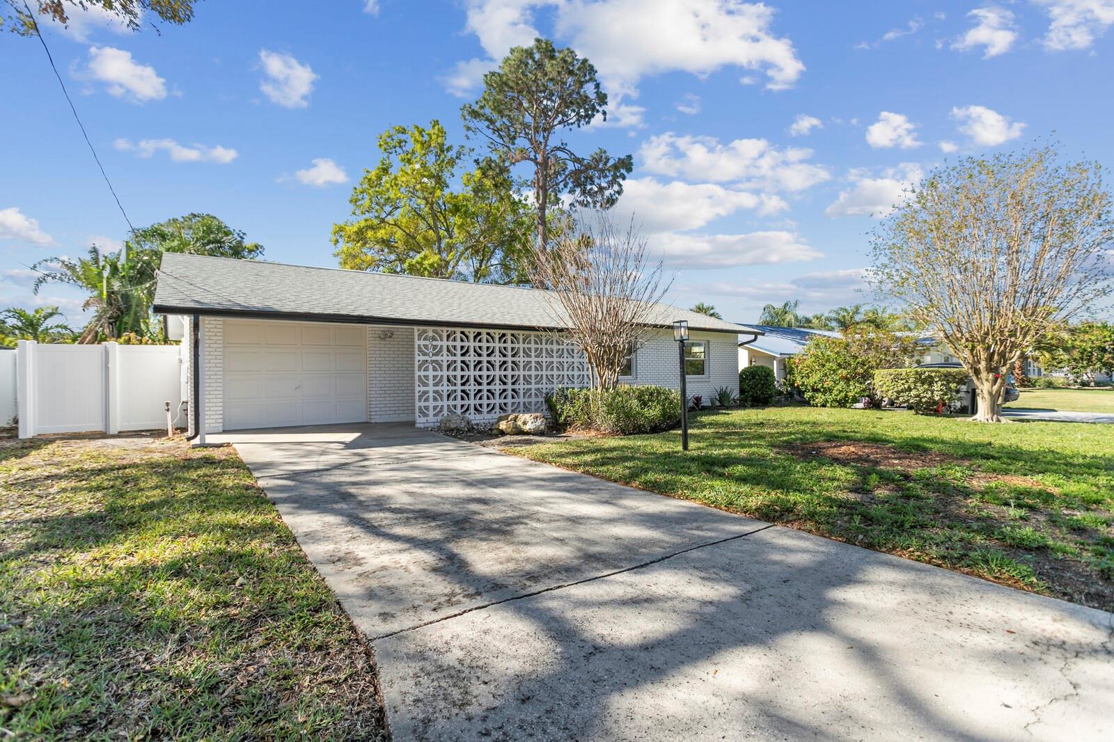 Listing photo id 44 for 8704 Thornwood Lane