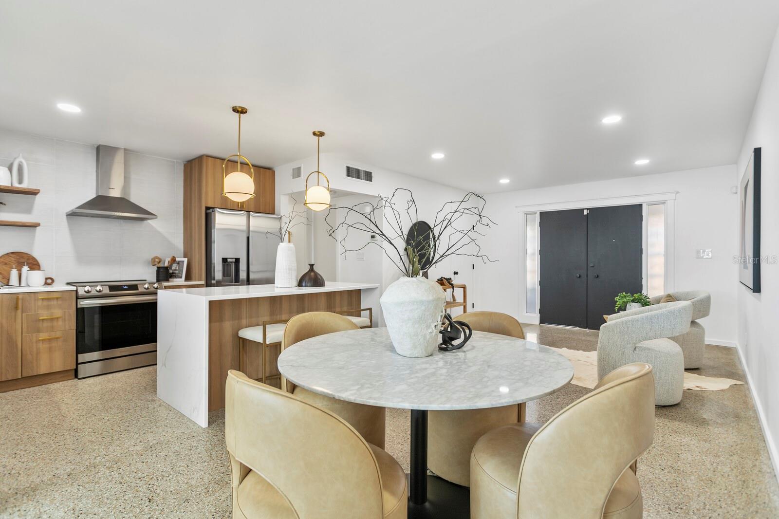 Listing photo id 6 for 8704 Thornwood Lane
