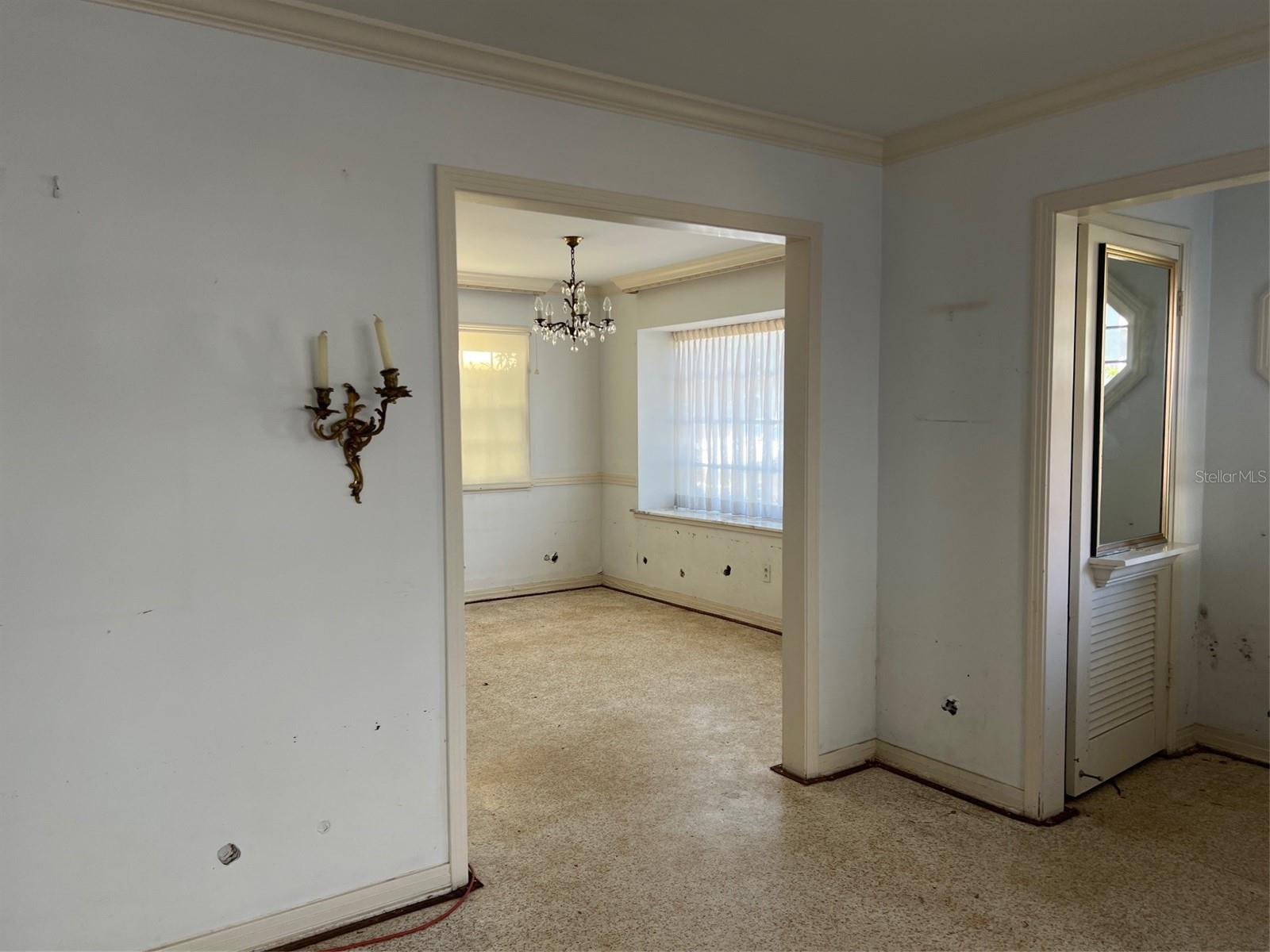 Listing photo id 0 for 631 Hudson Avenue