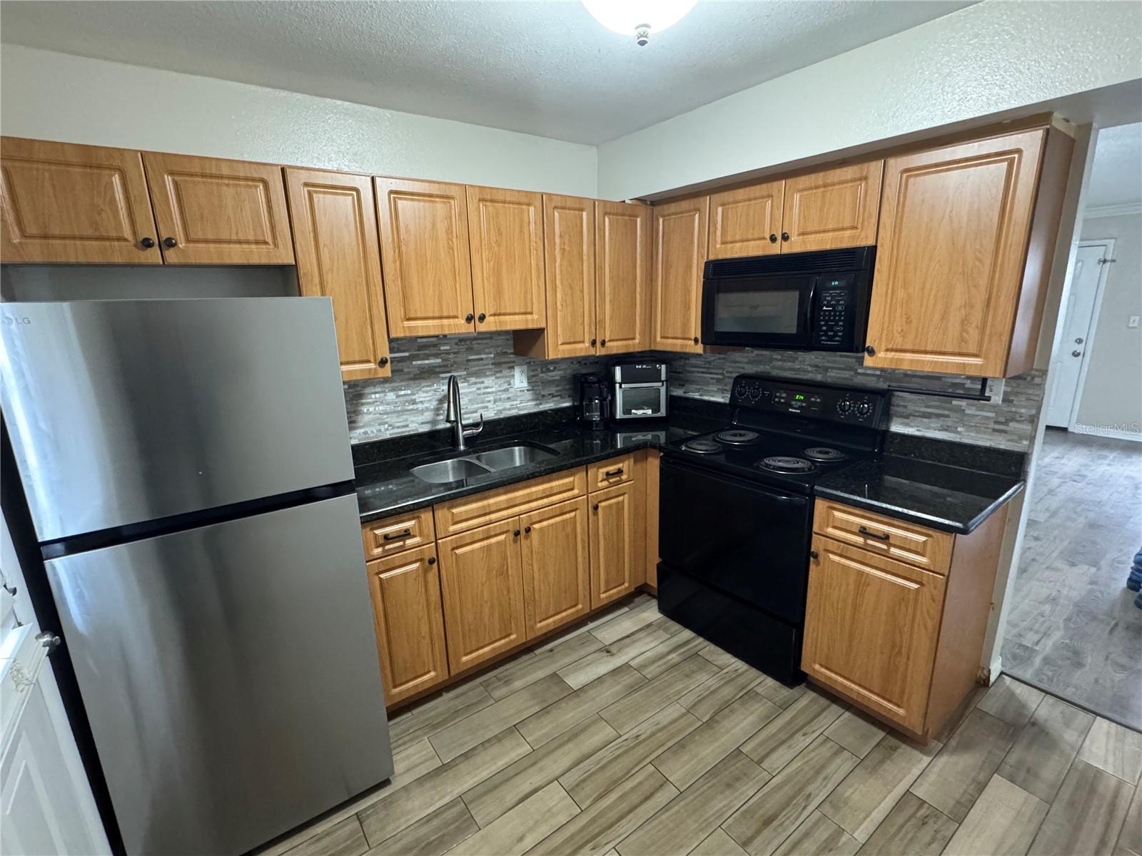 Listing photo id 19 for 204 Pine Tulip Court 102