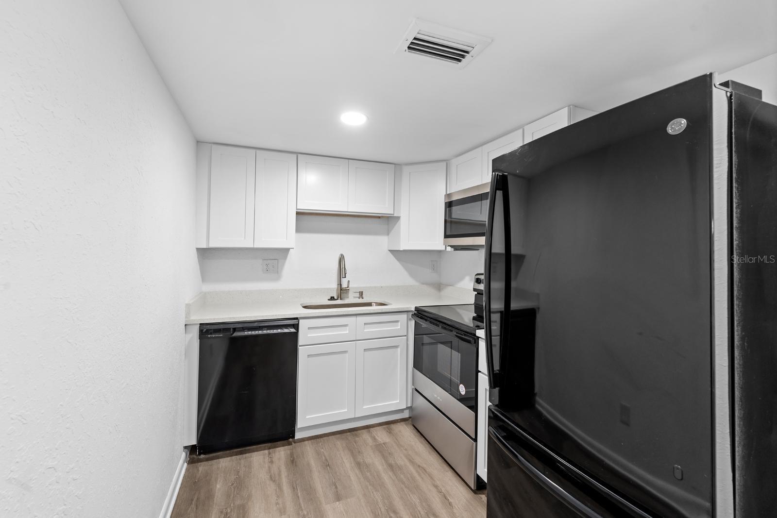 Image 5 of 17 For 711 Russell Lane 238