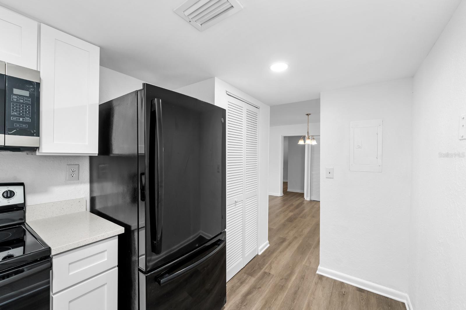 Image 7 of 17 For 711 Russell Lane 238