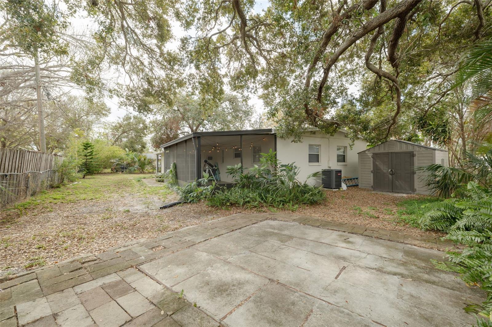 Listing photo id 24 for 9325 90th Terrace