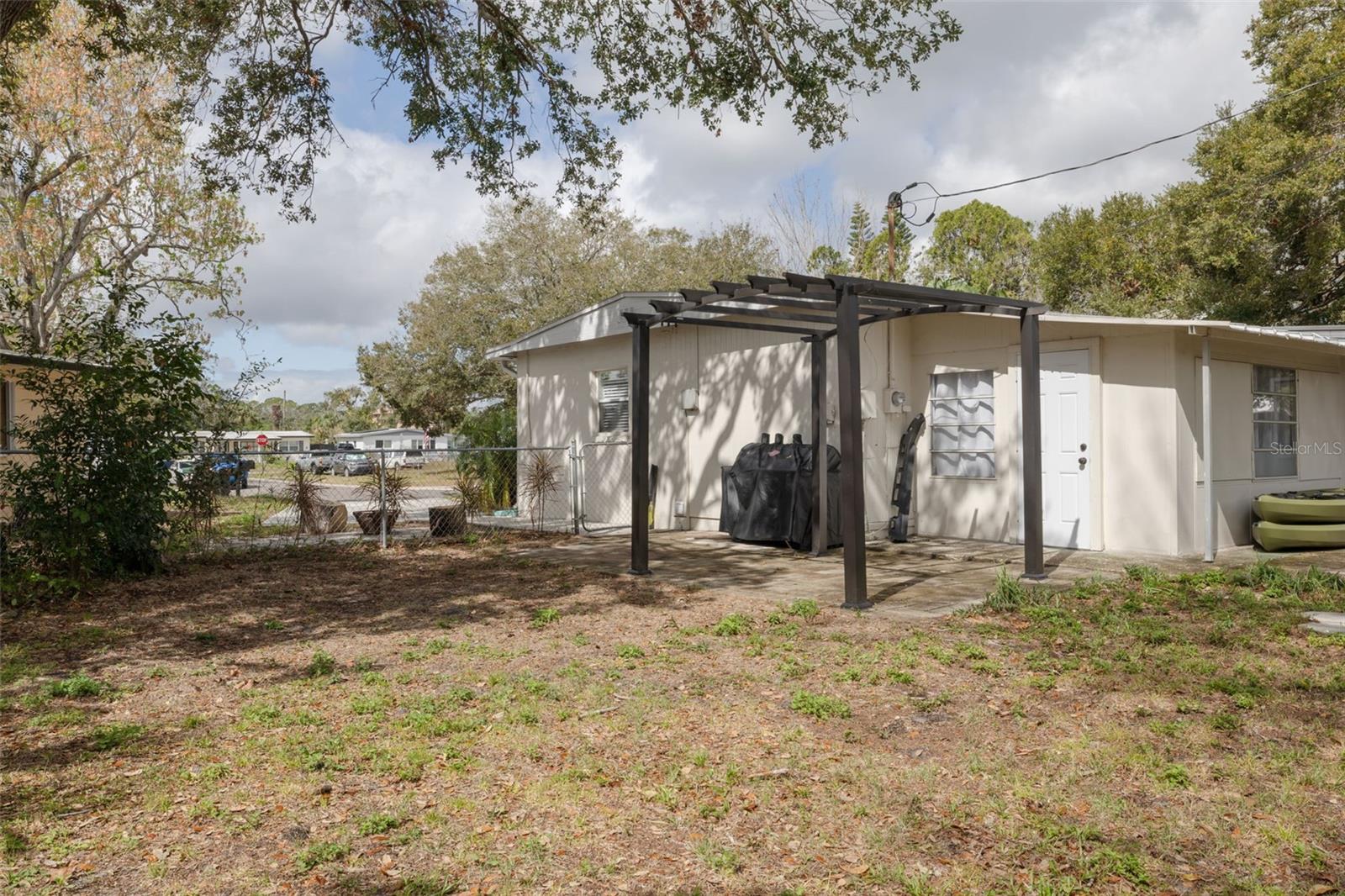 Listing photo id 26 for 9325 90th Terrace