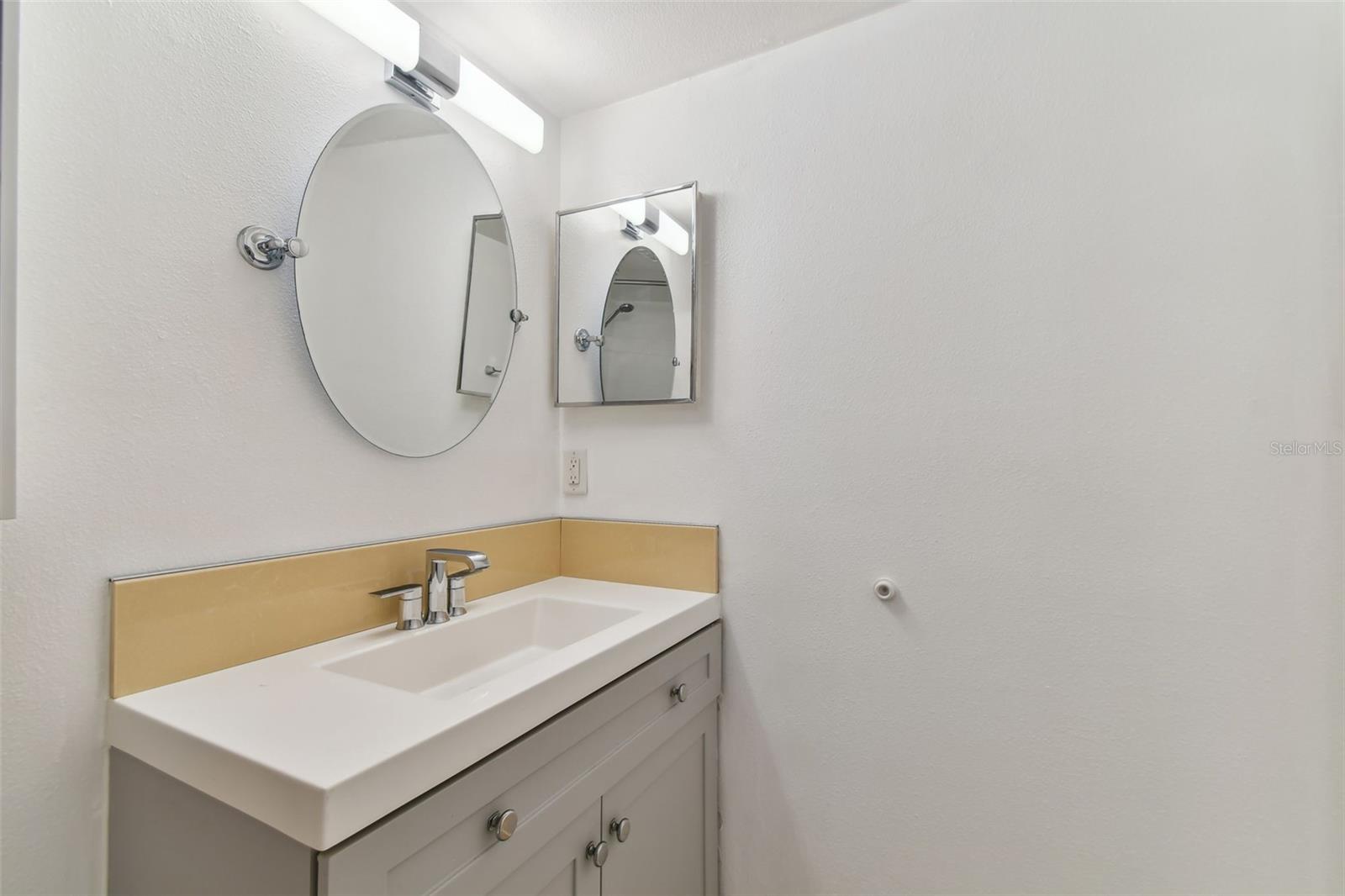 Image 27 of 42 For 211 Somerset Cirle N