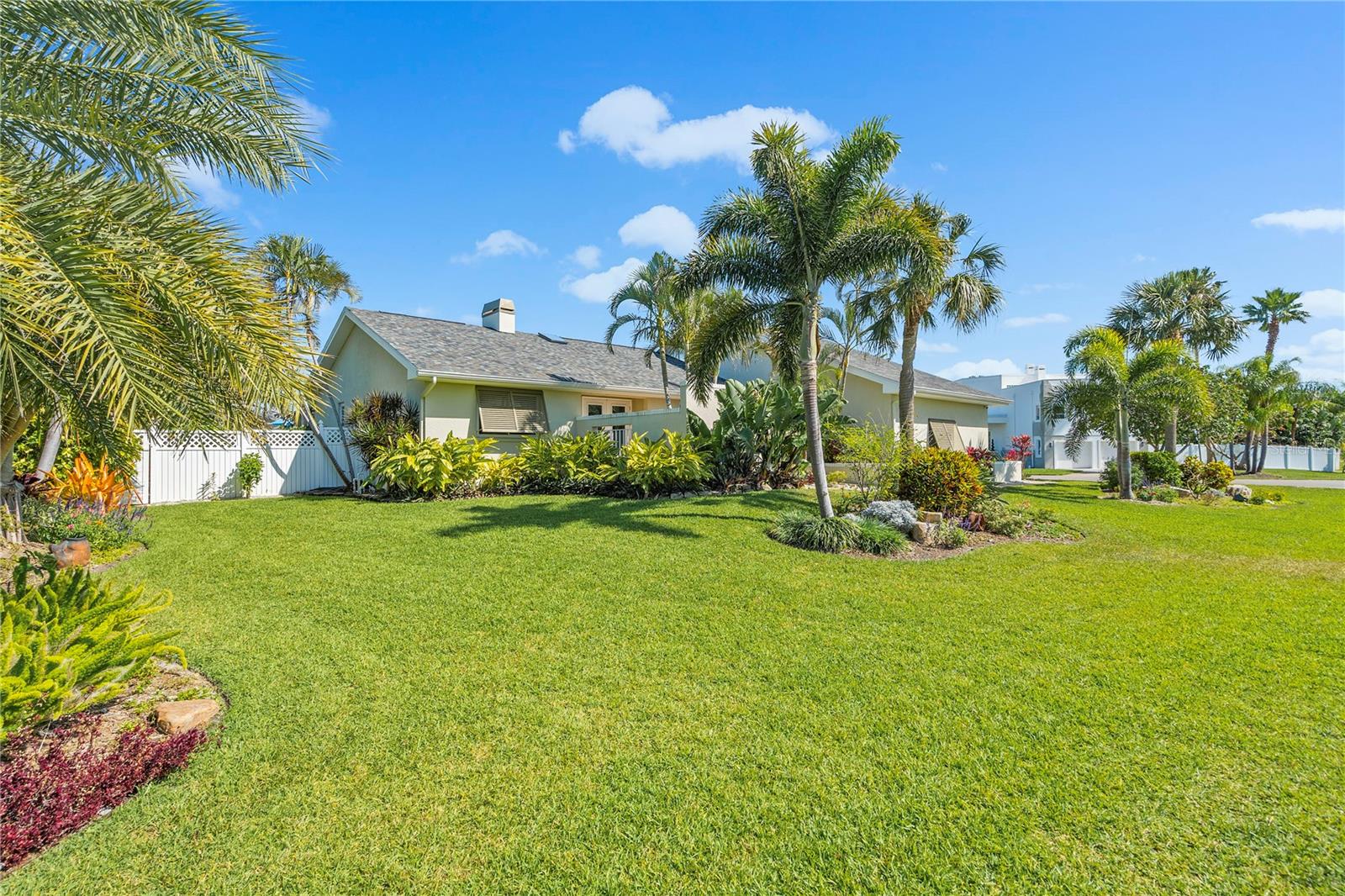 Listing photo id 67 for 725 Monte Cristo Boulevard