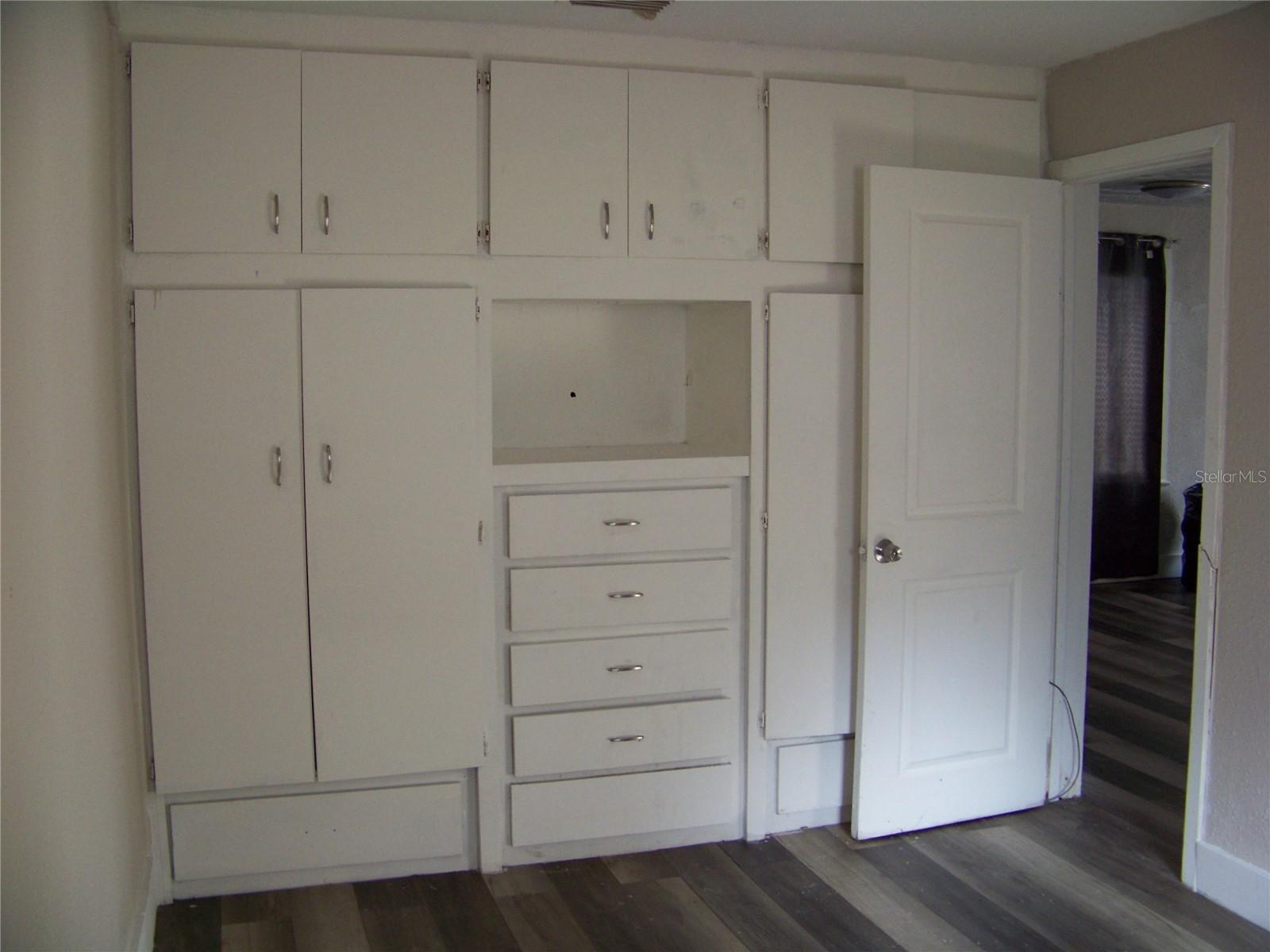 Image 12 of 18 For 1554 Tilley Avenue