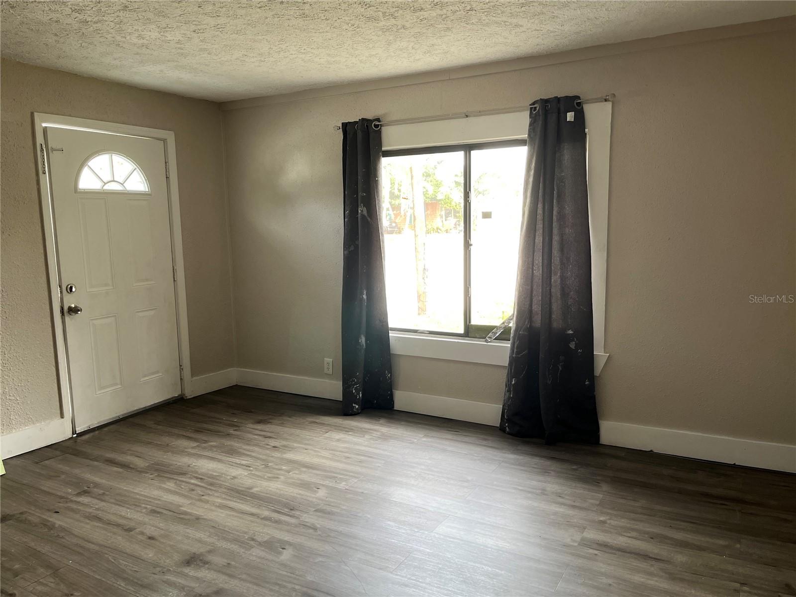 Image 4 of 18 For 1554 Tilley Avenue