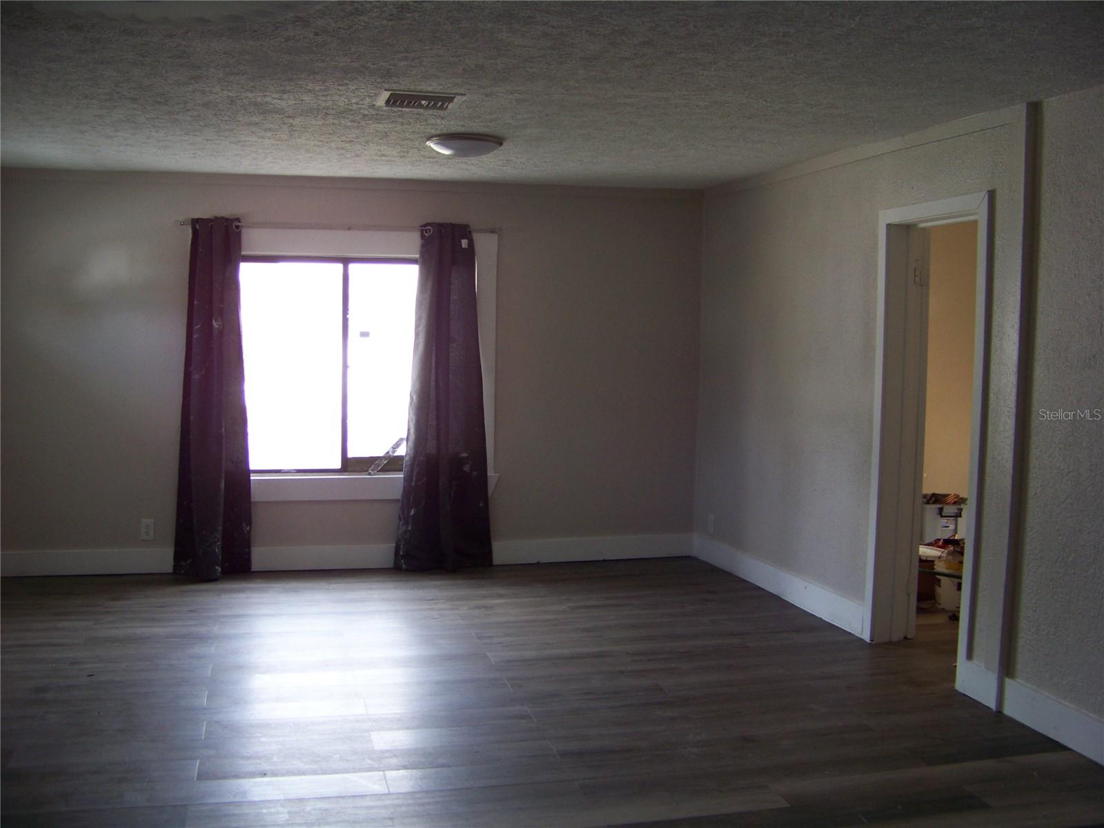 Image 5 of 18 For 1554 Tilley Avenue