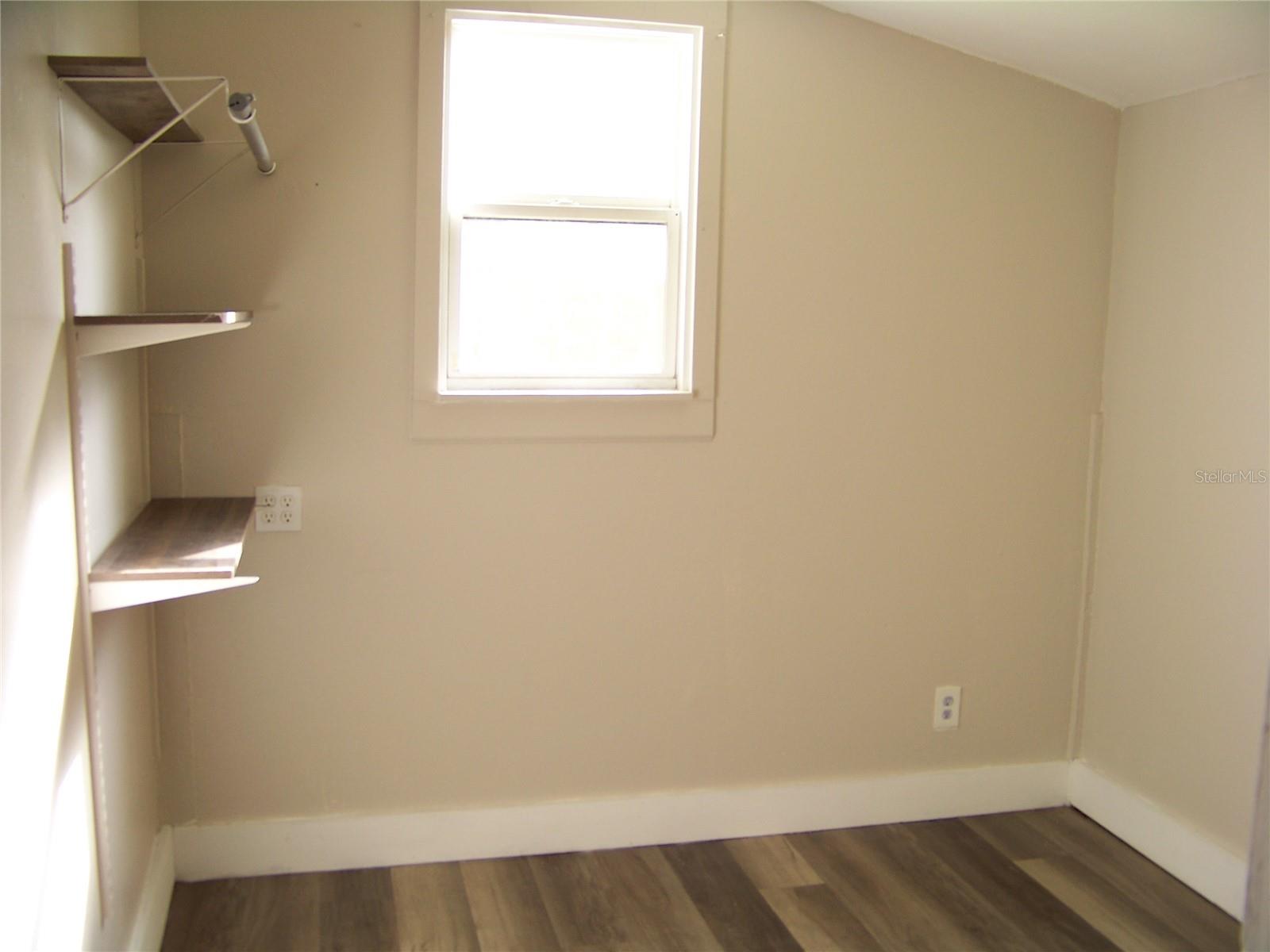 Image 9 of 18 For 1554 Tilley Avenue