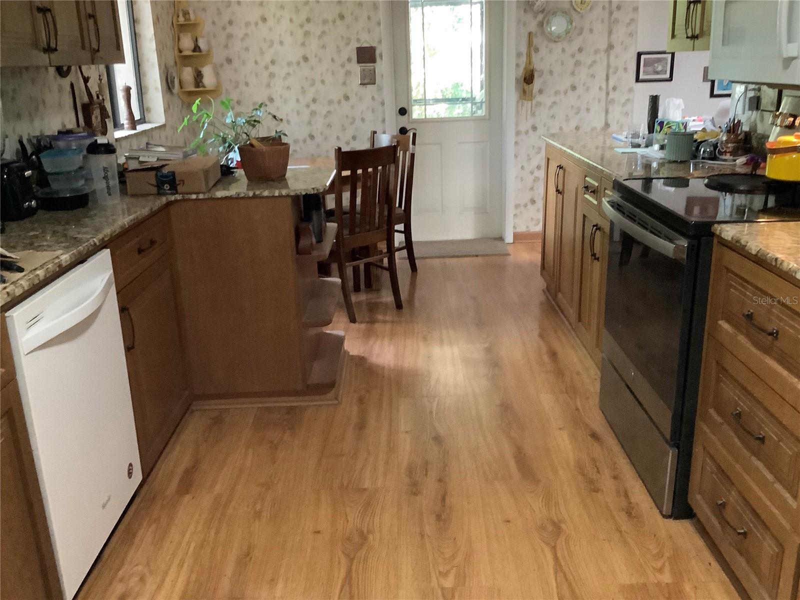 Image 4 of 33 For 16921 Crawley Road