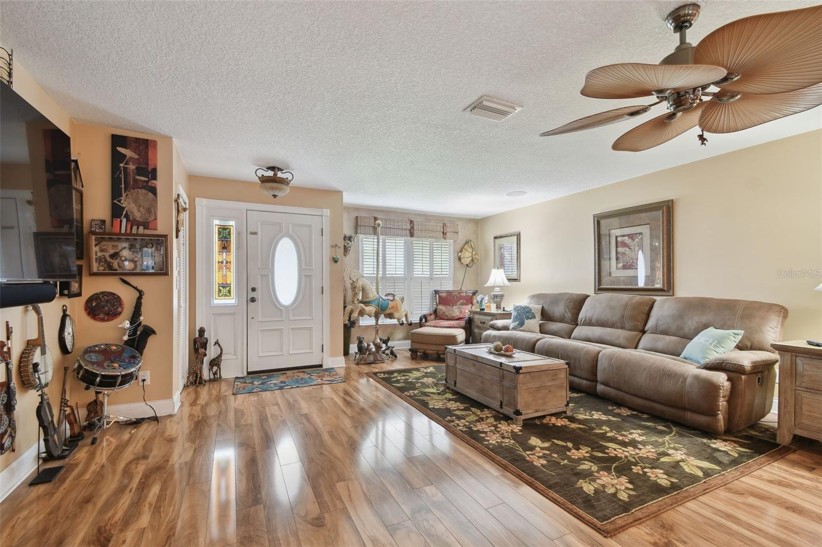 Listing photo id 3 for 1508 Cascade Court