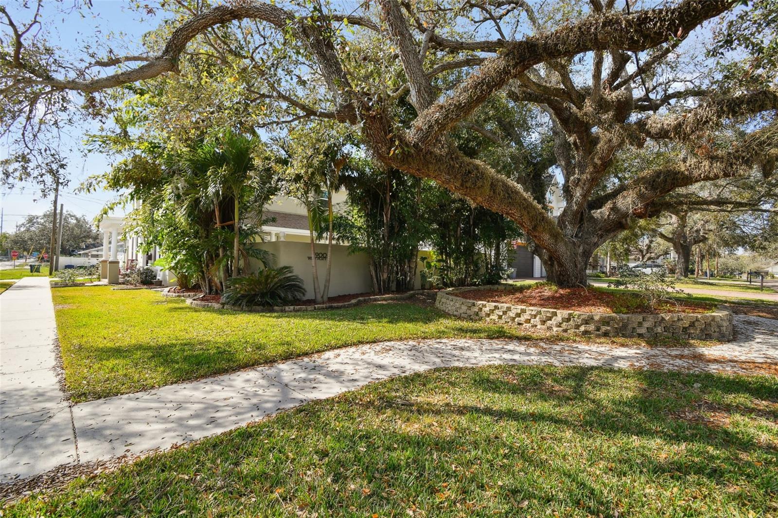 Listing photo id 56 for 3900 Platt Street