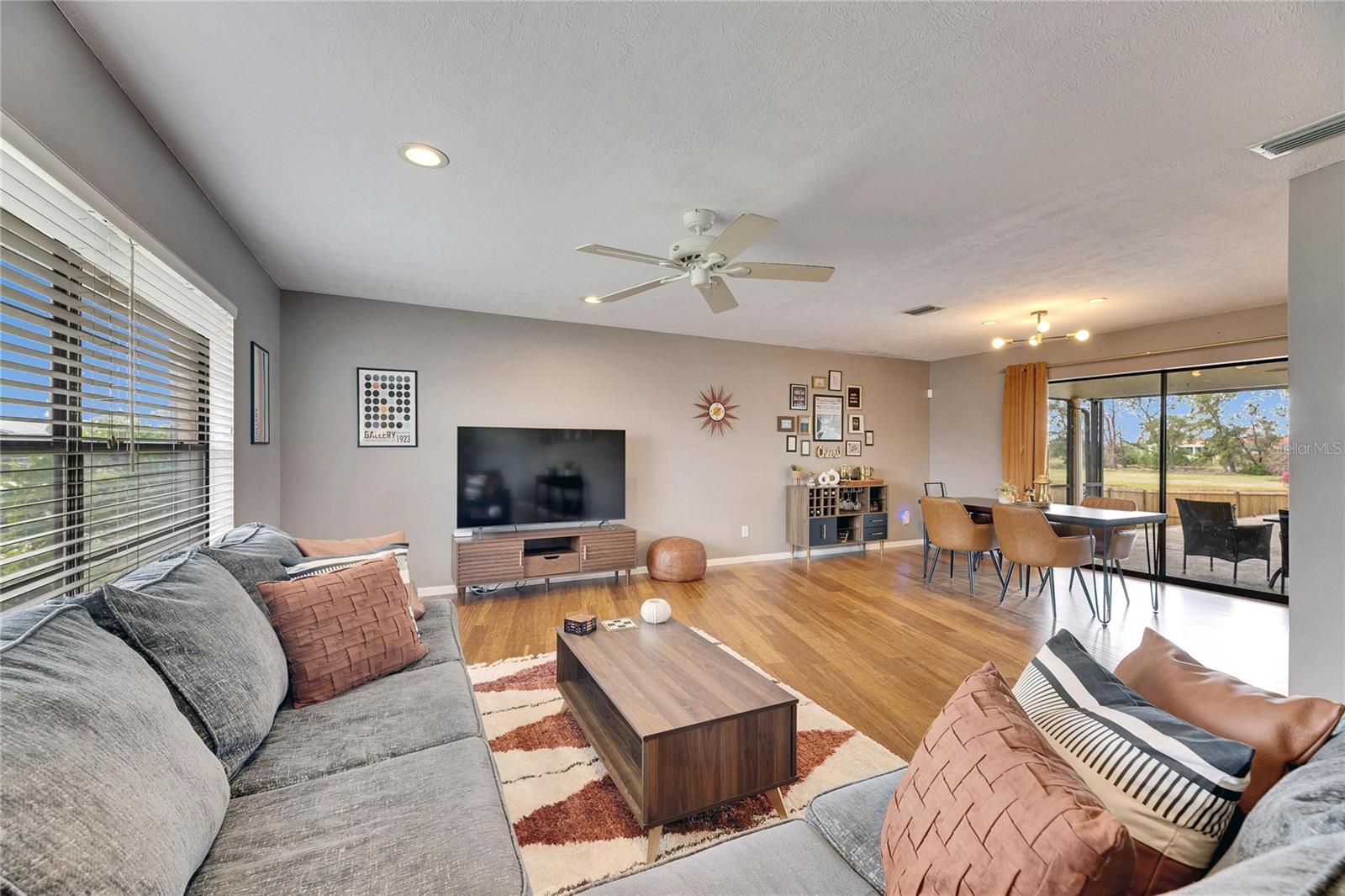 Listing photo id 10 for 811 Eagle Lane