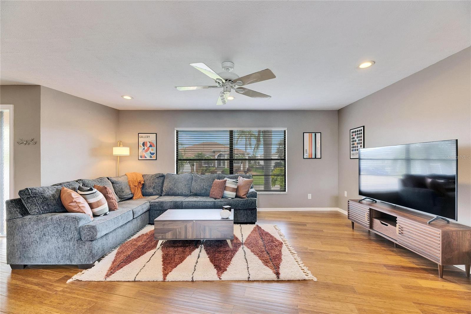 Listing photo id 14 for 811 Eagle Lane
