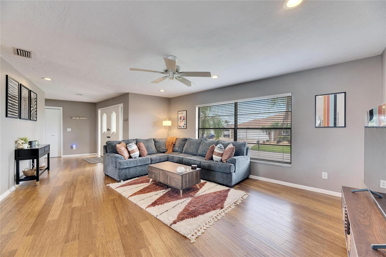 Listing photo id 16 for 811 Eagle Lane