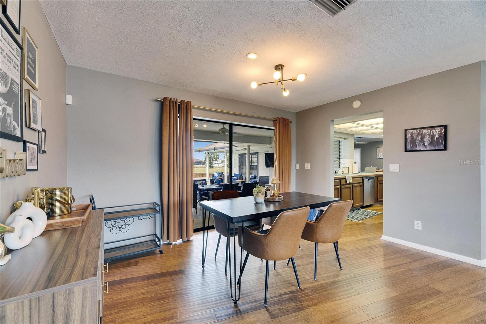 Listing photo id 17 for 811 Eagle Lane